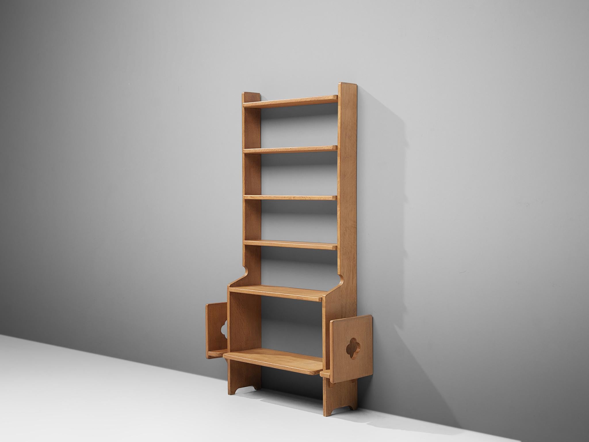 Guillerme et Chambron for Votre Maison, bookcase, solid oak, France, 1960s

French bookcase in solid oak by designer duo Guillerme et Chambron. This open bookcase has a simplified yet elegant design. Six shelves allow the user to store its personal