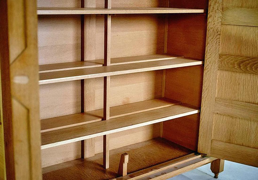 Armoire Guillerme et Chambron en chêne 