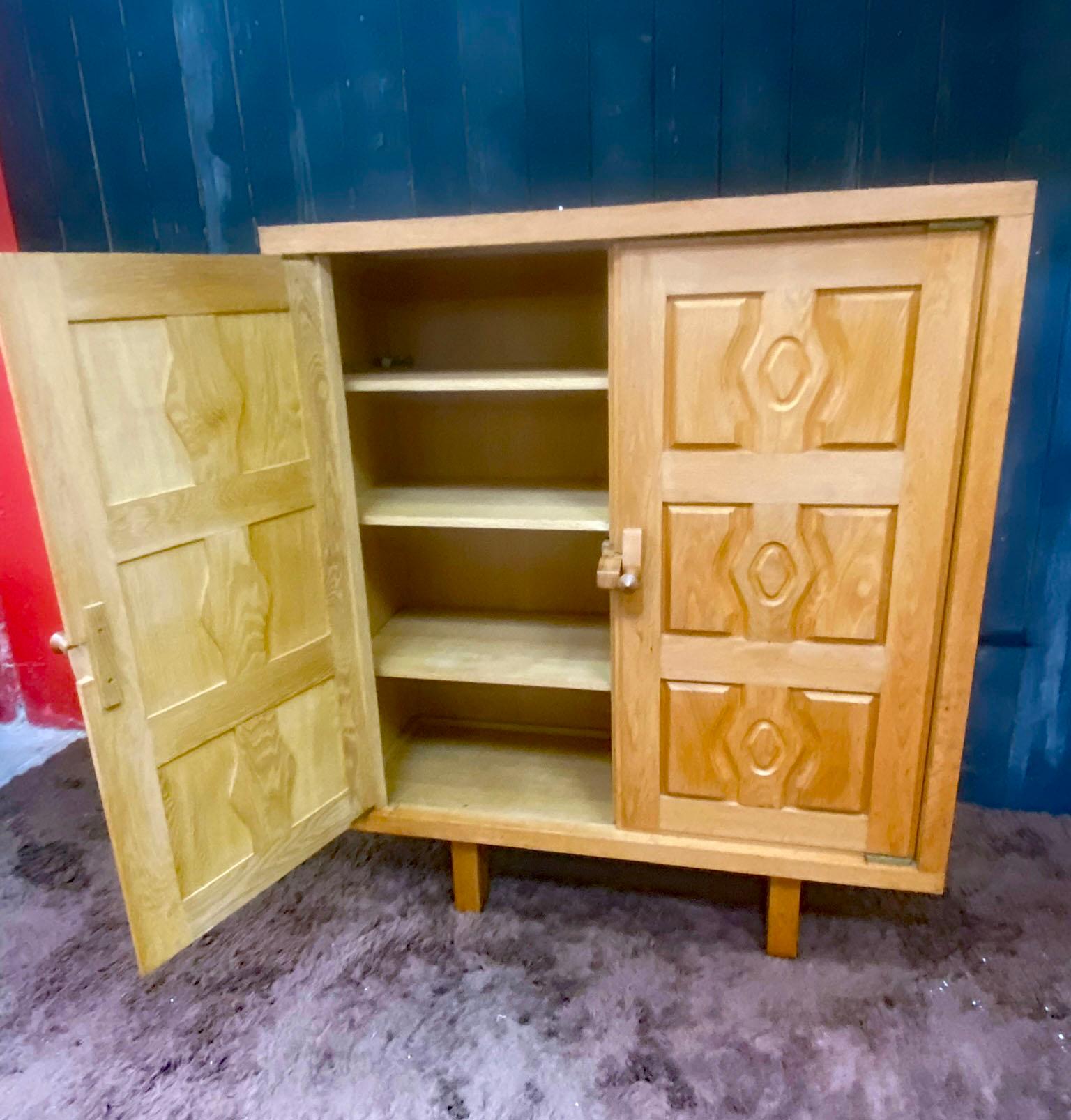 Guillerme et Chambron, Cabinet in Oak, Edition Votre Maison, circa 1960 / 1970 For Sale 2