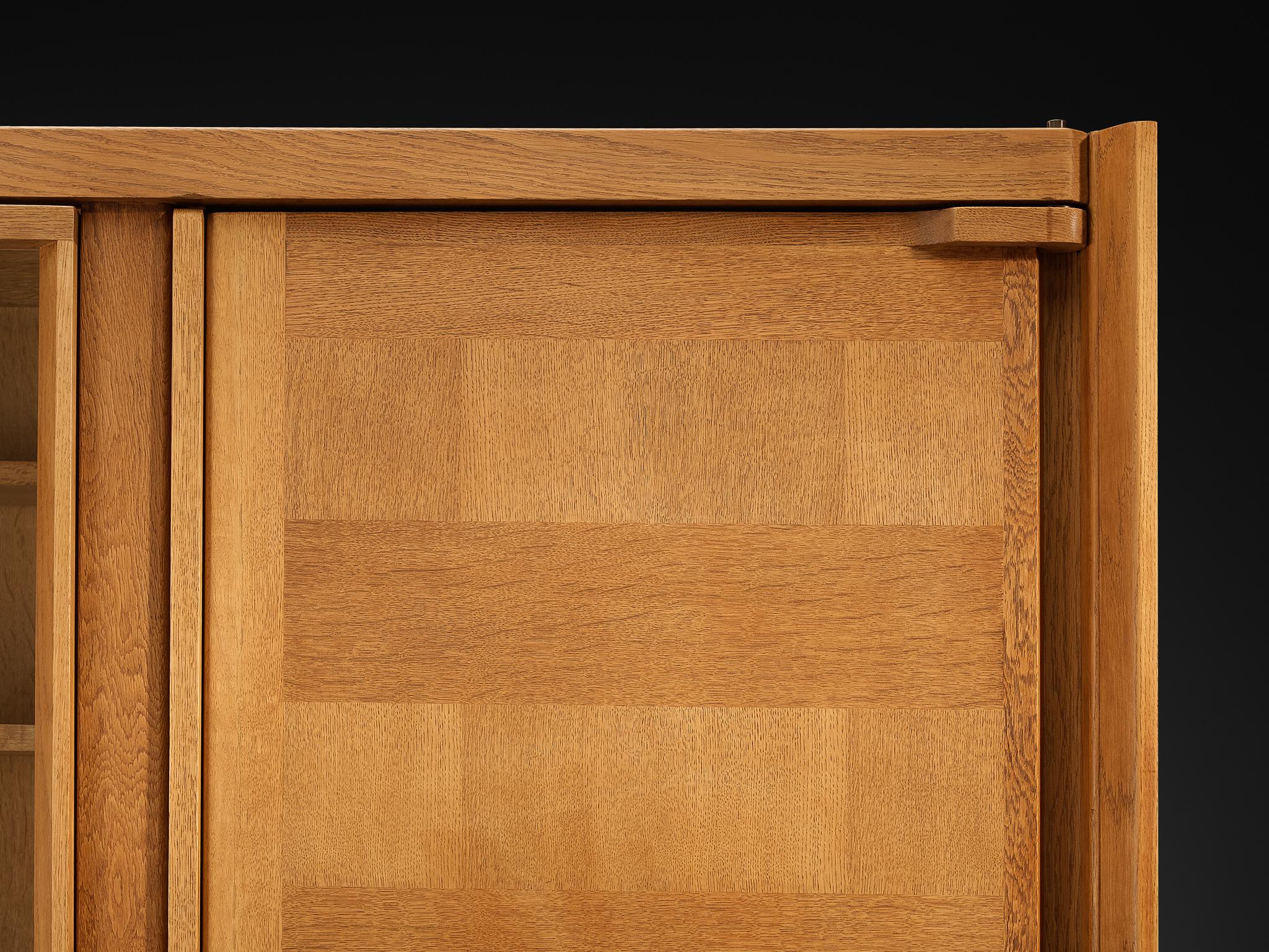 Armoire Guillerme et Chambron en Oak avec porte en verre en vente 3