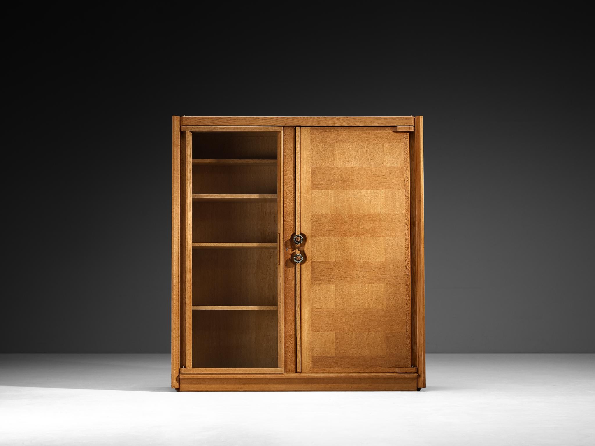 Armoire Guillerme et Chambron en Oak avec porte en verre Bon état - En vente à Waalwijk, NL