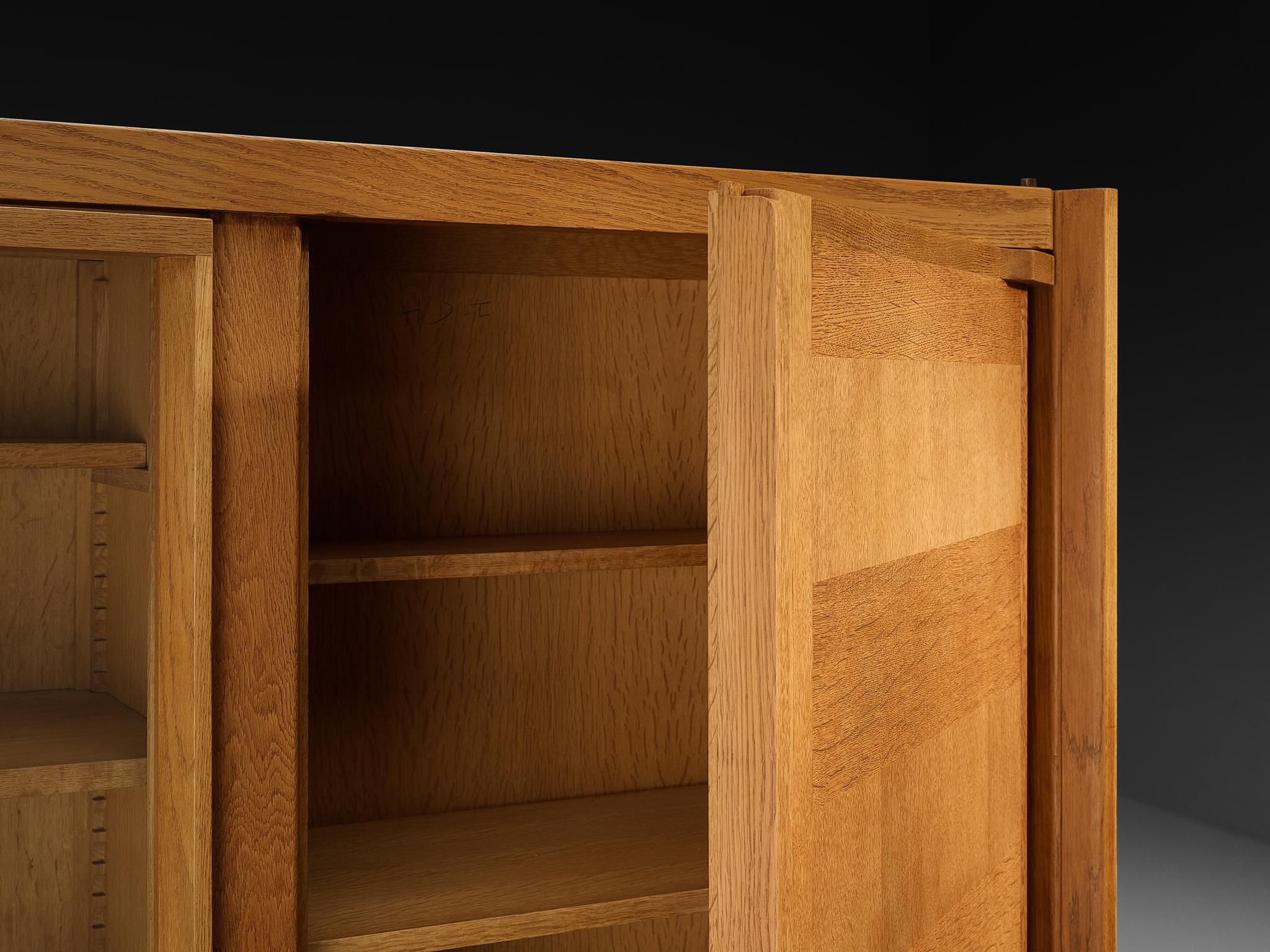 Armoire Guillerme et Chambron en Oak avec porte en verre en vente 2