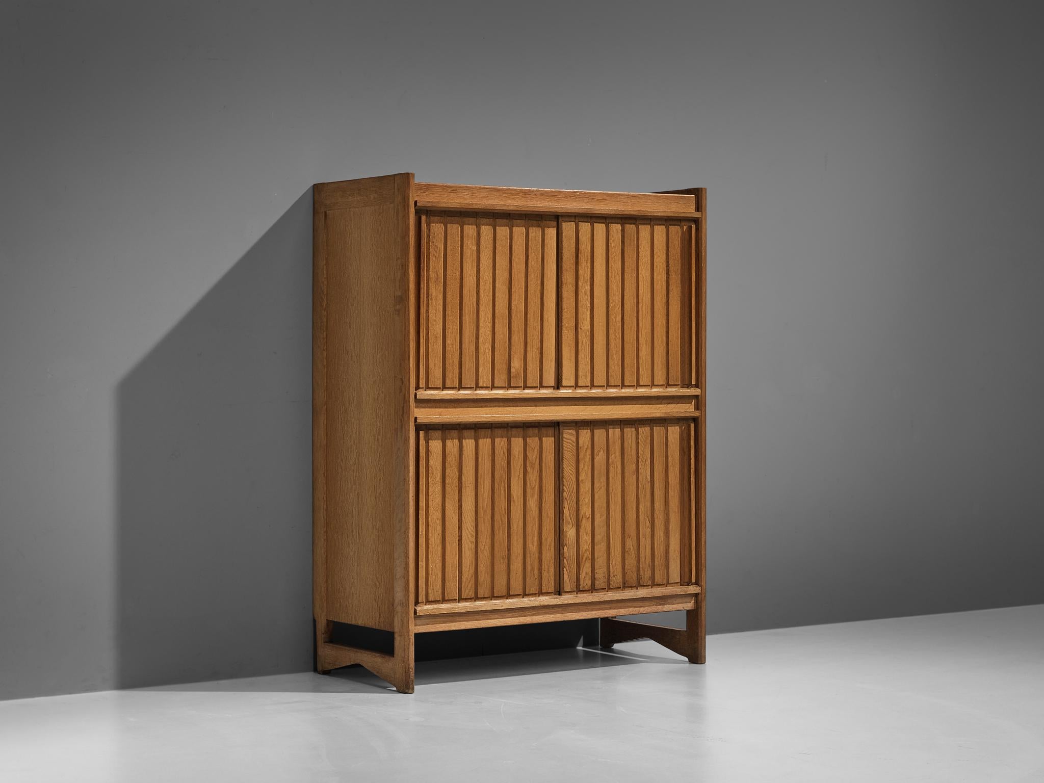 Guillerme et Chambron for Votre Maison, cabinet, oak, France, 1960s

This outstanding cabinet is based on a well-designed structure where aesthetics and functionally come hand in hand. The front holds the characteristics of the French designer duo