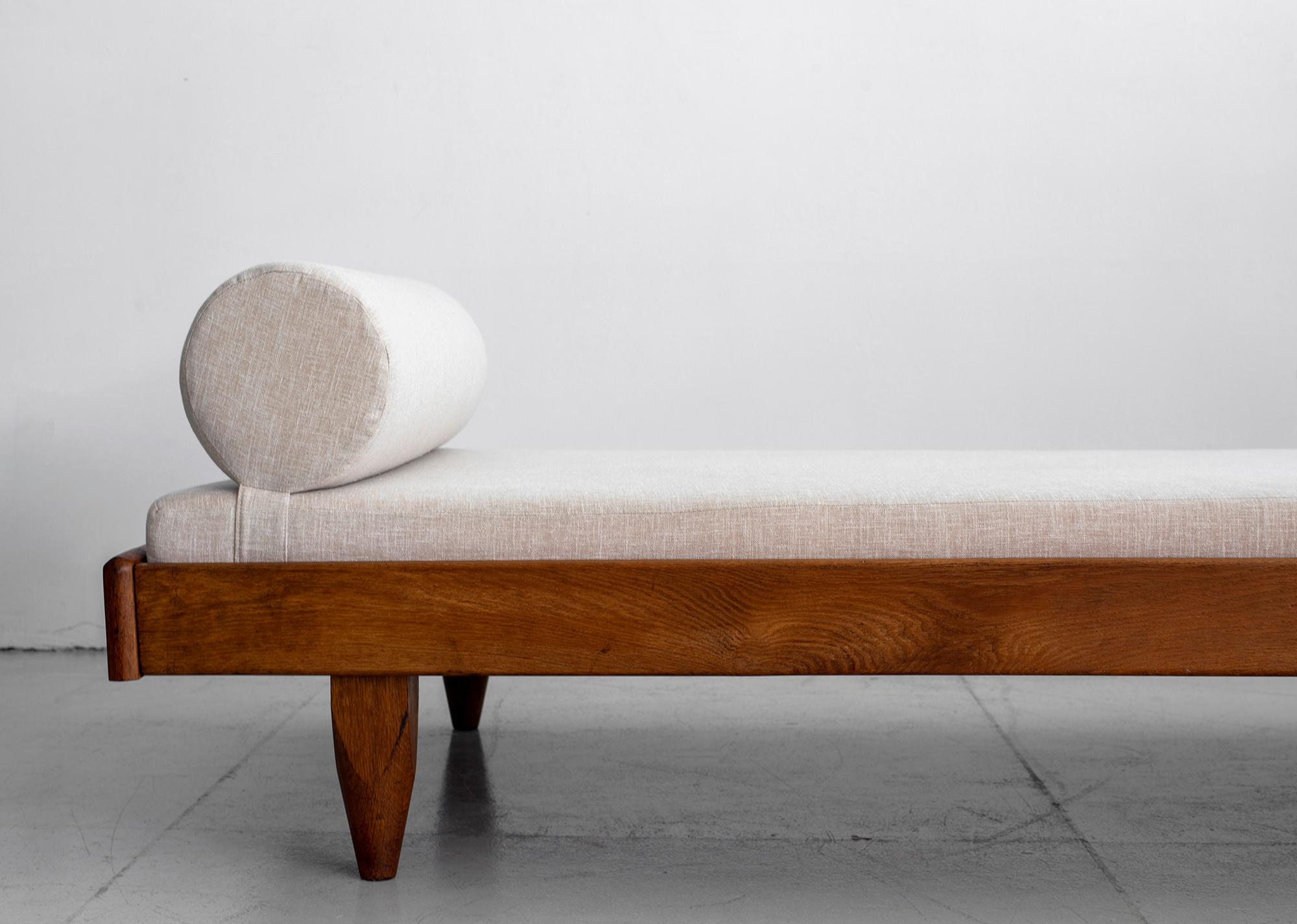 Linen Guillerme et Chambron Daybed