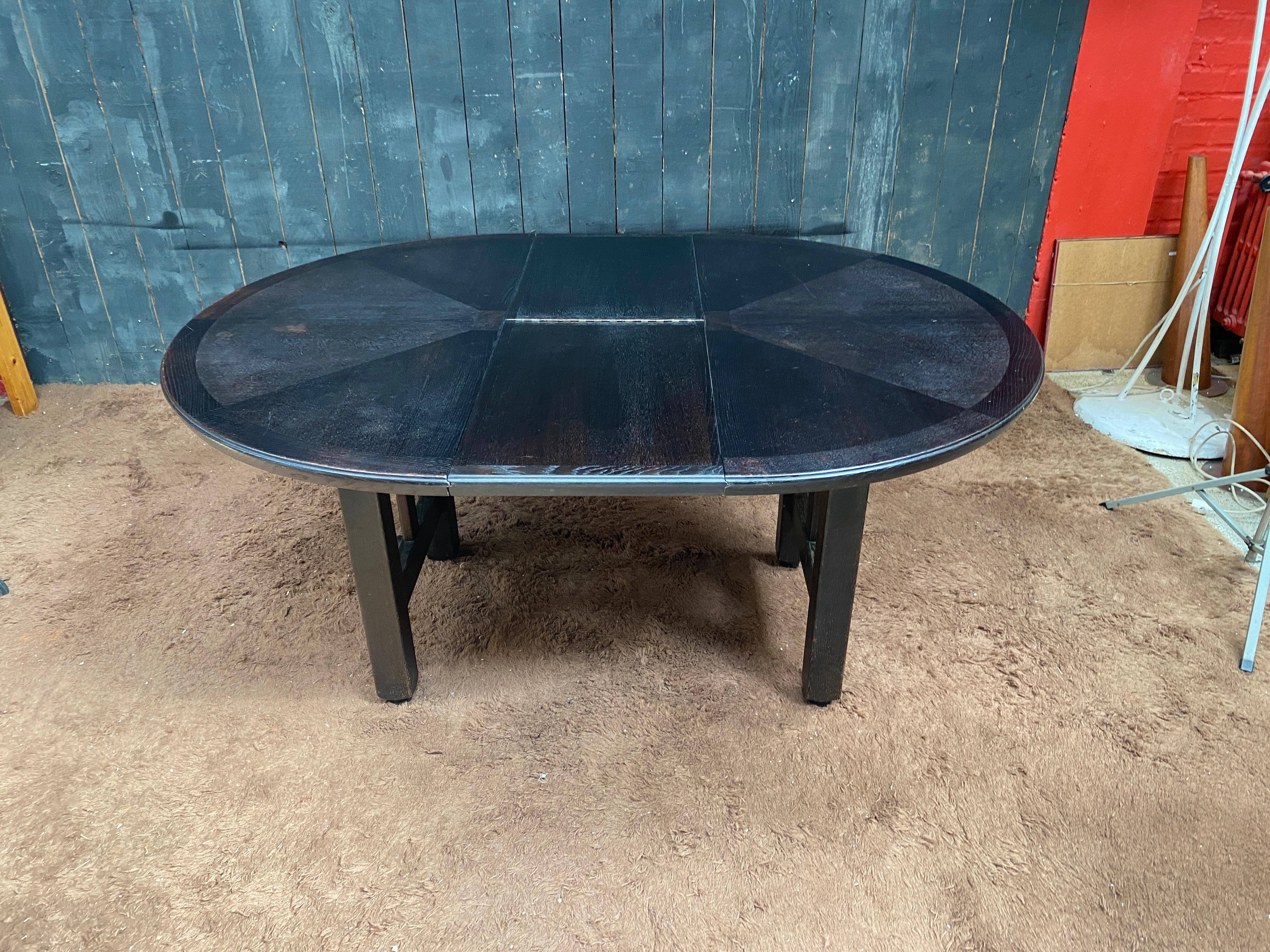 Noirci Table de salle à manger Guillerme et Chambron en chêne noirci, Edition Votre Maison circa en vente