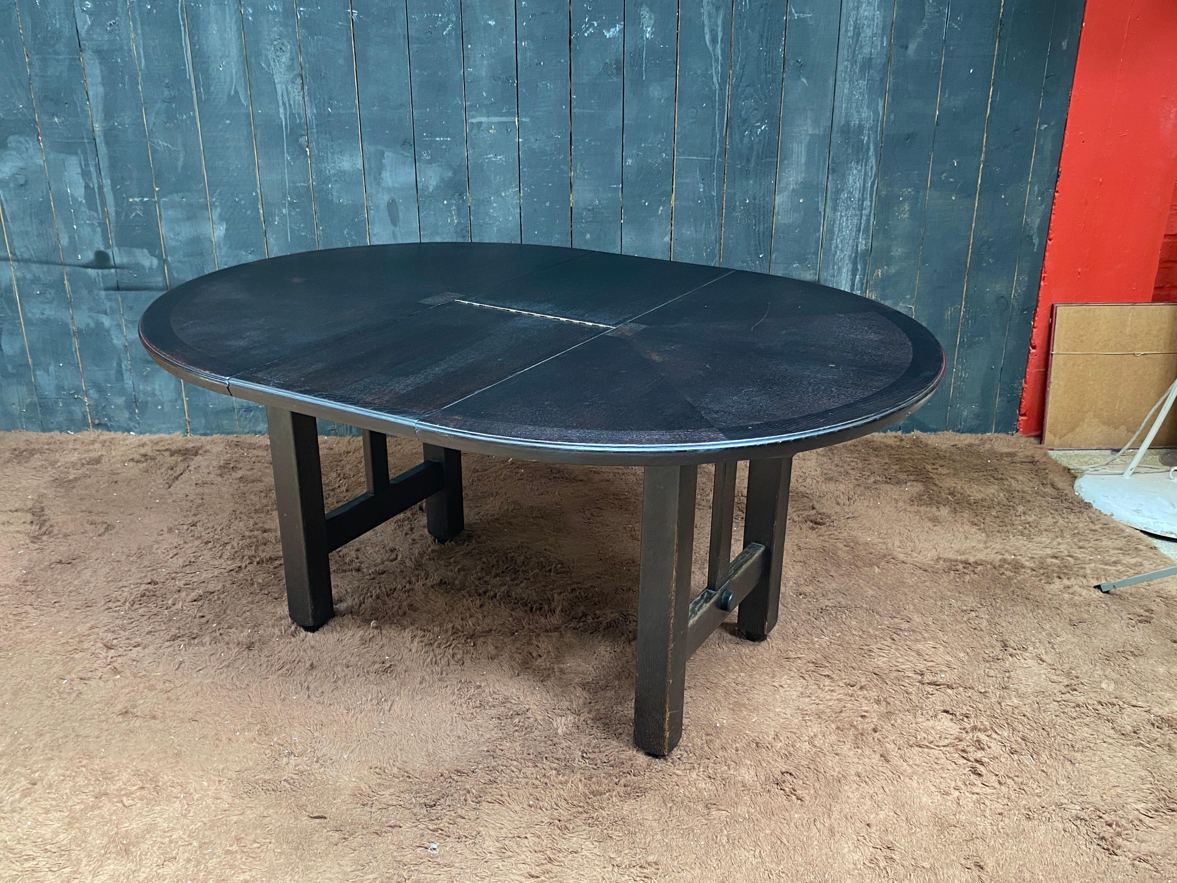 Chêne Table de salle à manger Guillerme et Chambron en chêne noirci, Edition Votre Maison circa en vente