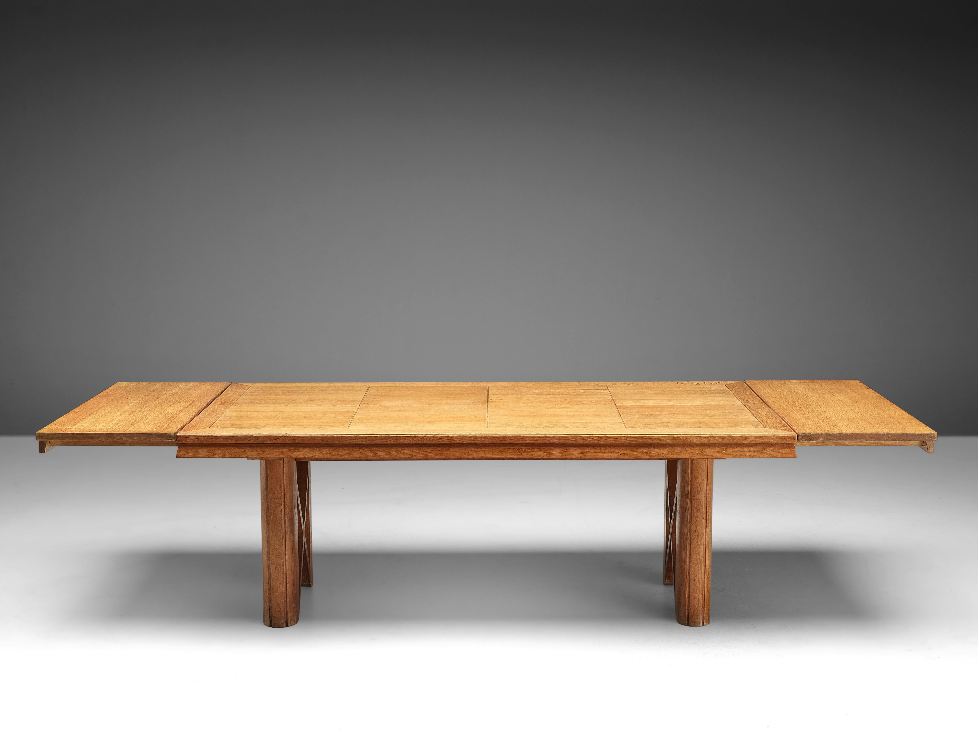 Guillerme & Chambron Extendable Dining Table in Oak 4