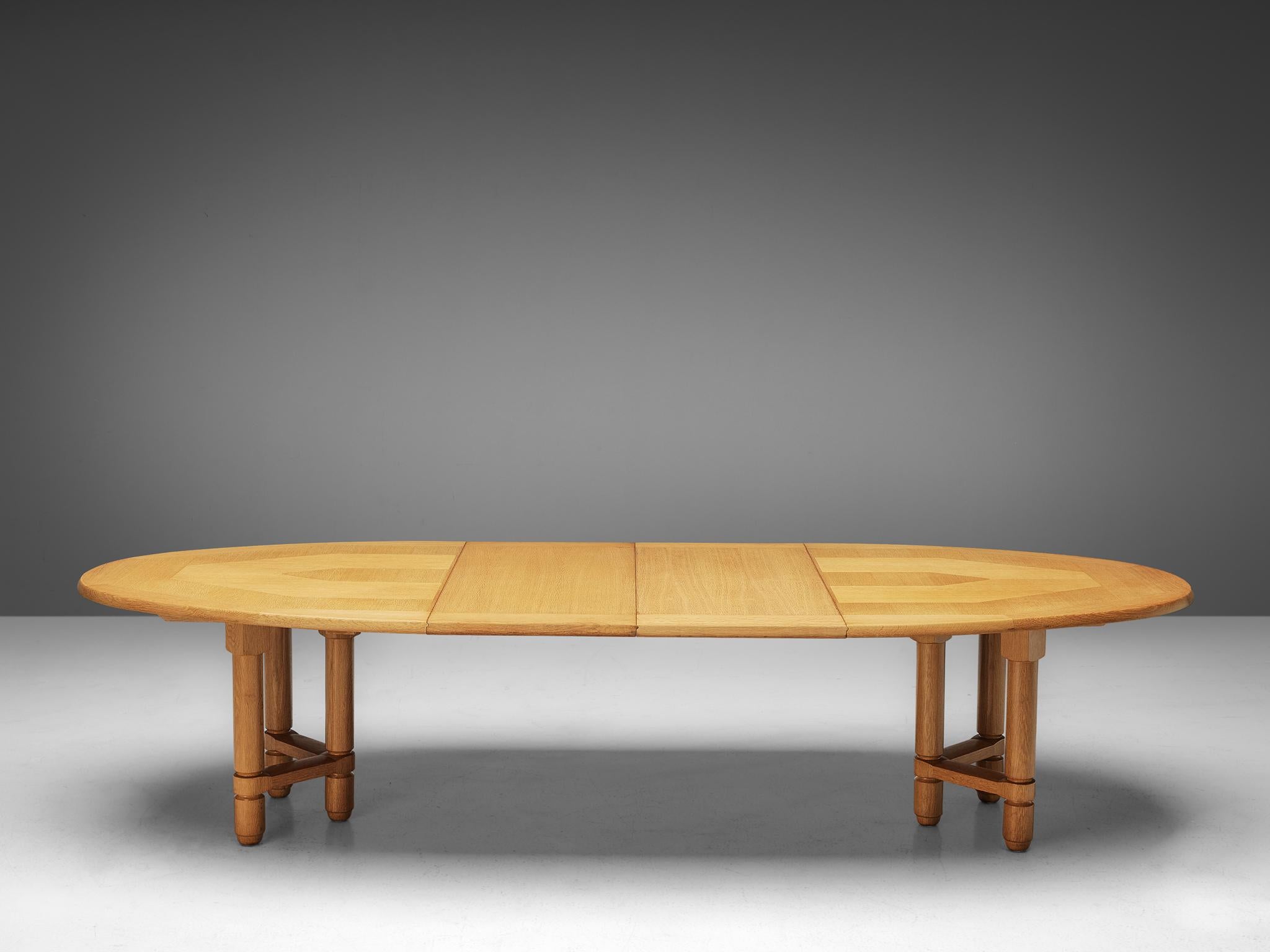 Guillerme et Chambron, extendable dining table, oak, 1960s.

Round shaped dining table with inlayed top. This extendable table in solid oak comes with two optional leaves, which makes it a very versatile item. The sculptural six legged base has