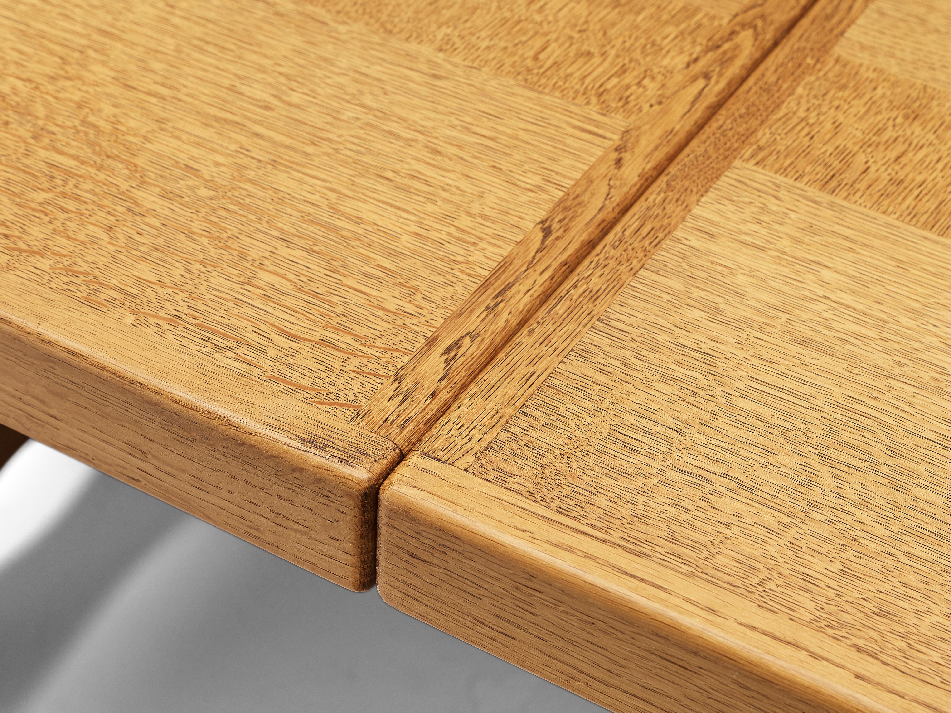 Guillerme et Chambron Extendable Dining Table in Oak In Good Condition In Waalwijk, NL