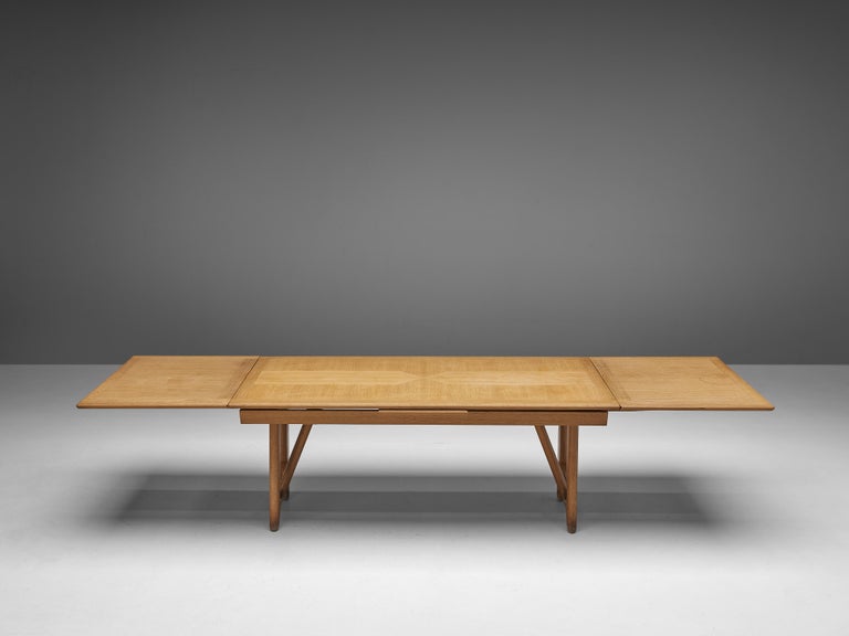 Guillerme & Chambron Extendable Dining Table in Oak For Sale 2