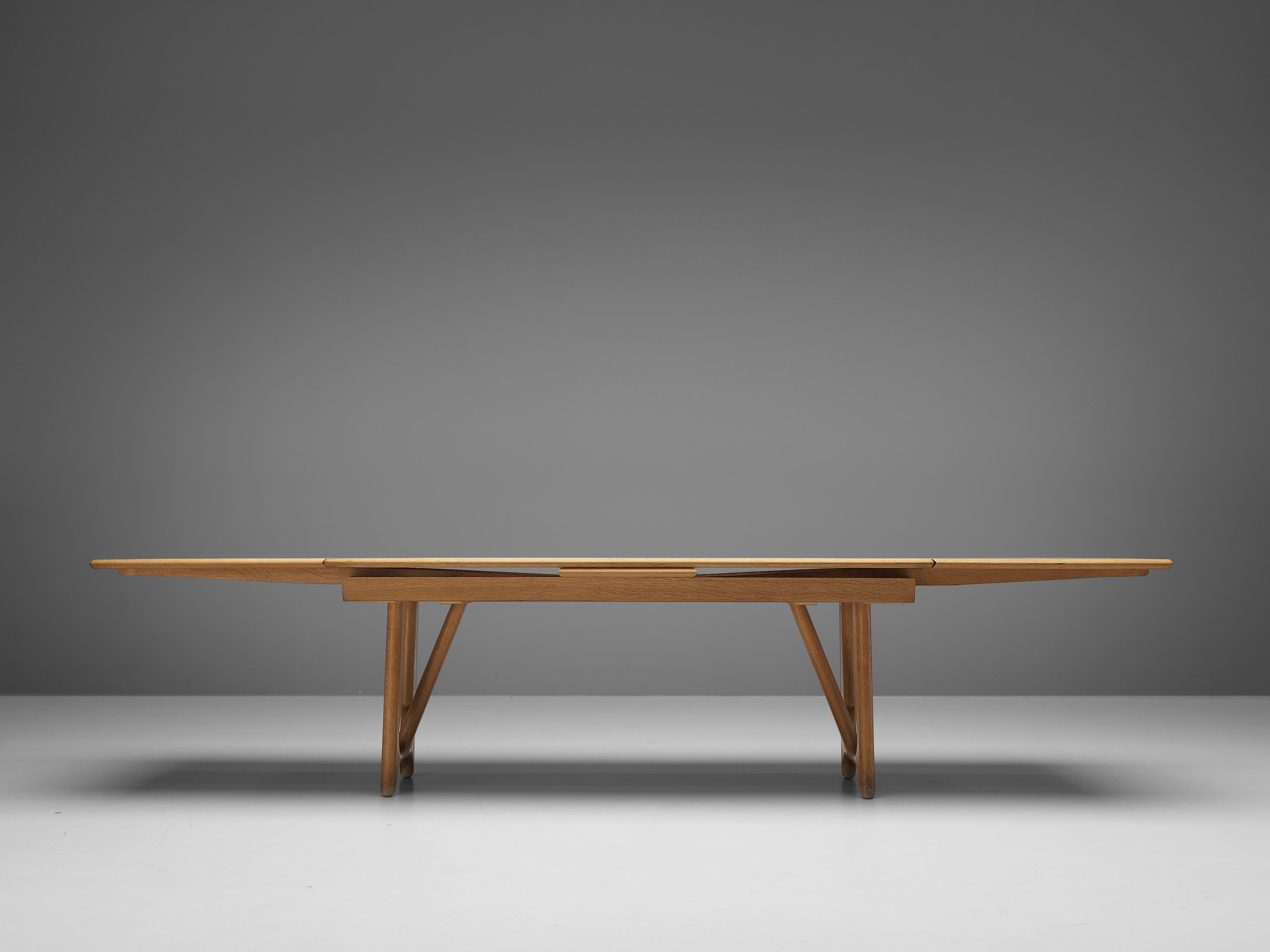 Guillerme & Chambron Extendable Dining Table in Oak 3