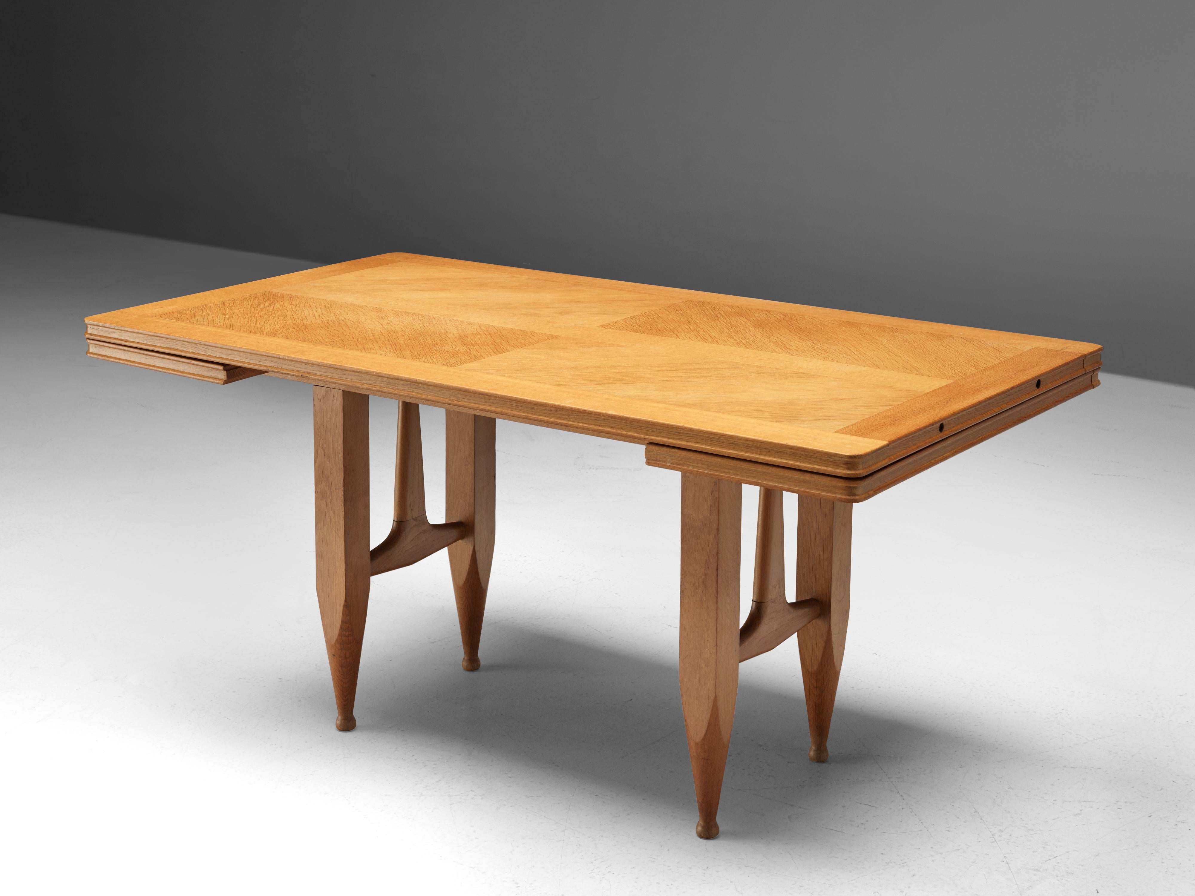 Guillerme & Chambron Extendable Dining Table in Solid Oak For Sale 3