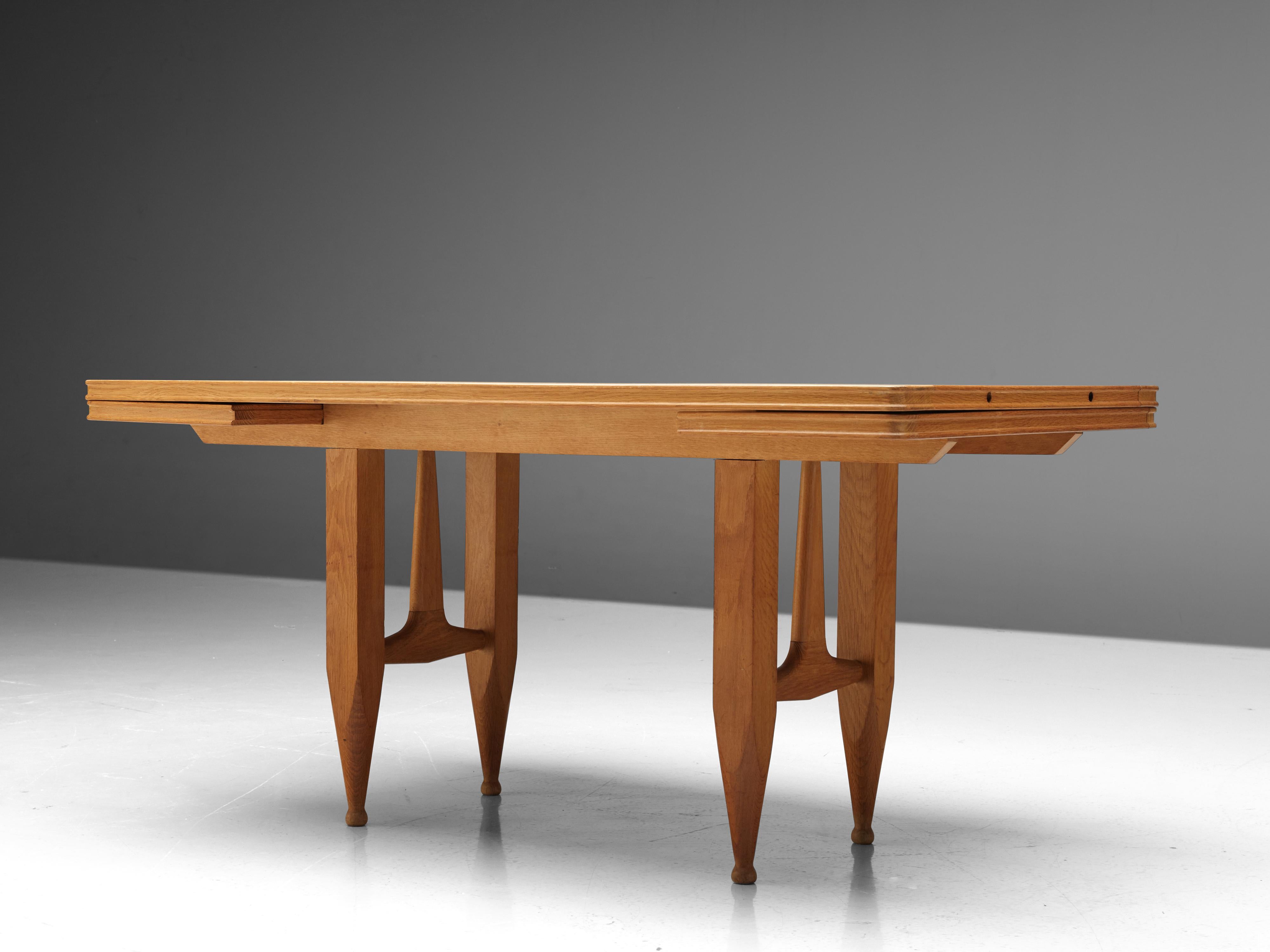 Guillerme & Chambron Extendable Dining Table in Solid Oak For Sale 4