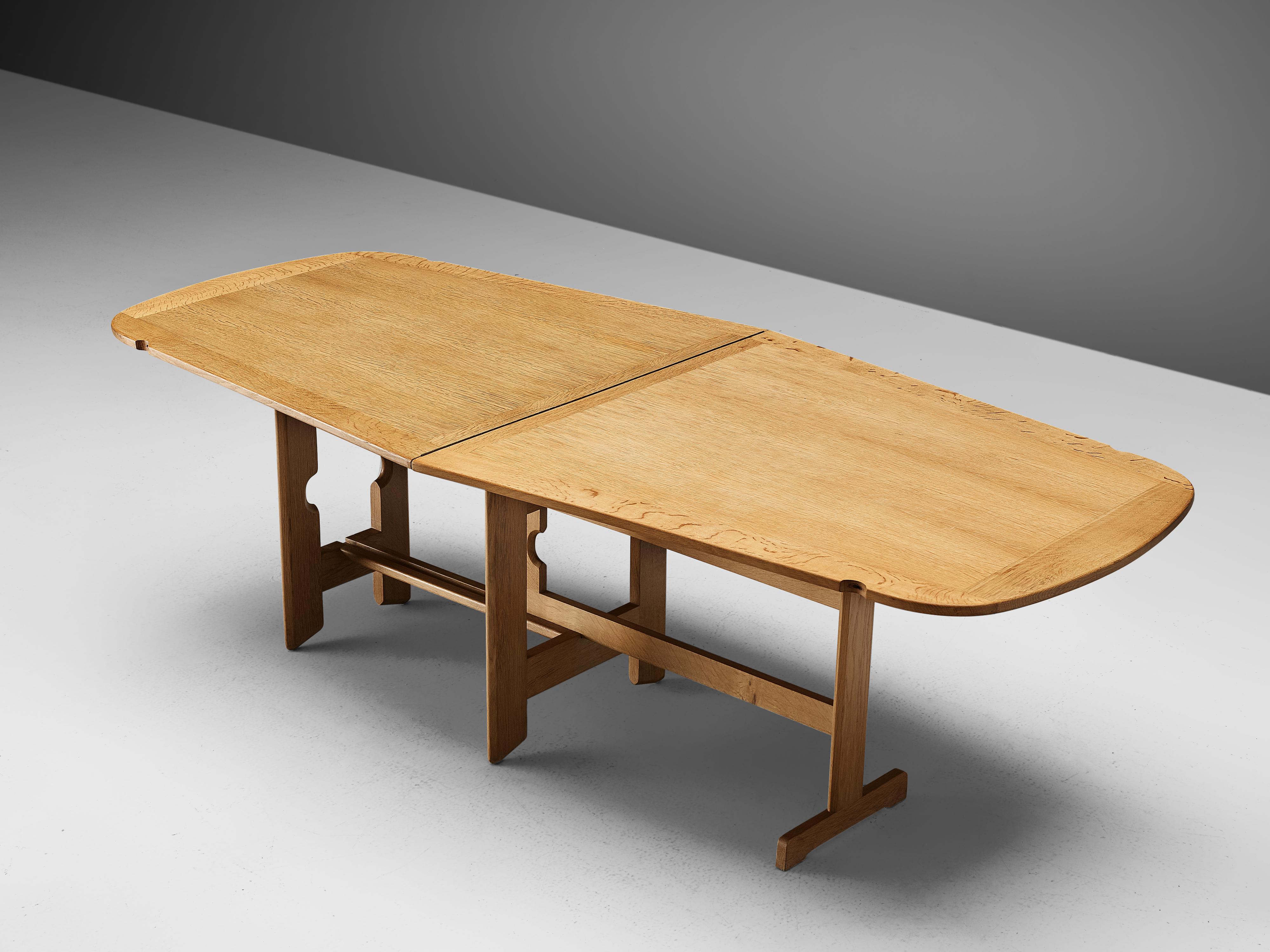 Guillerme et Chambron, dining table, oak, 1960s

This dining table can be extended. The smallest version of the table features three rounded and one straight side so that it was be placed facing a wall. When extended a second tabletop is revealing