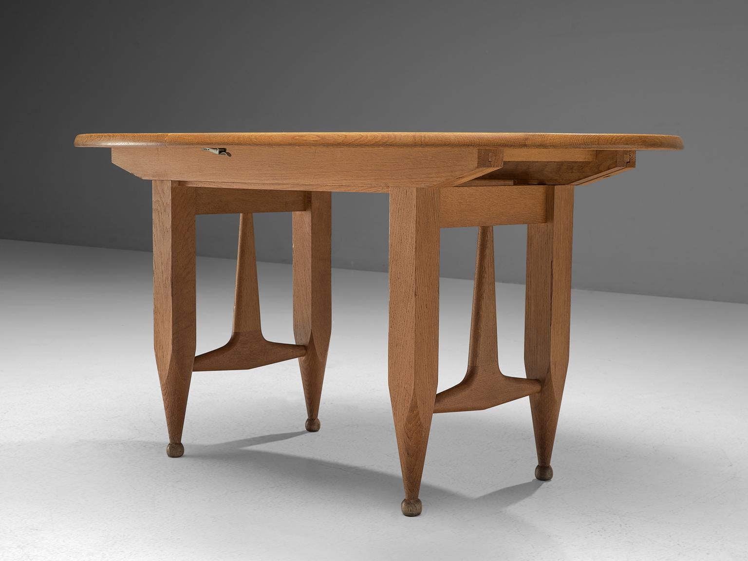 Guillerme et Chambron Extendable Dining Table in Solid Oak In Good Condition In Waalwijk, NL
