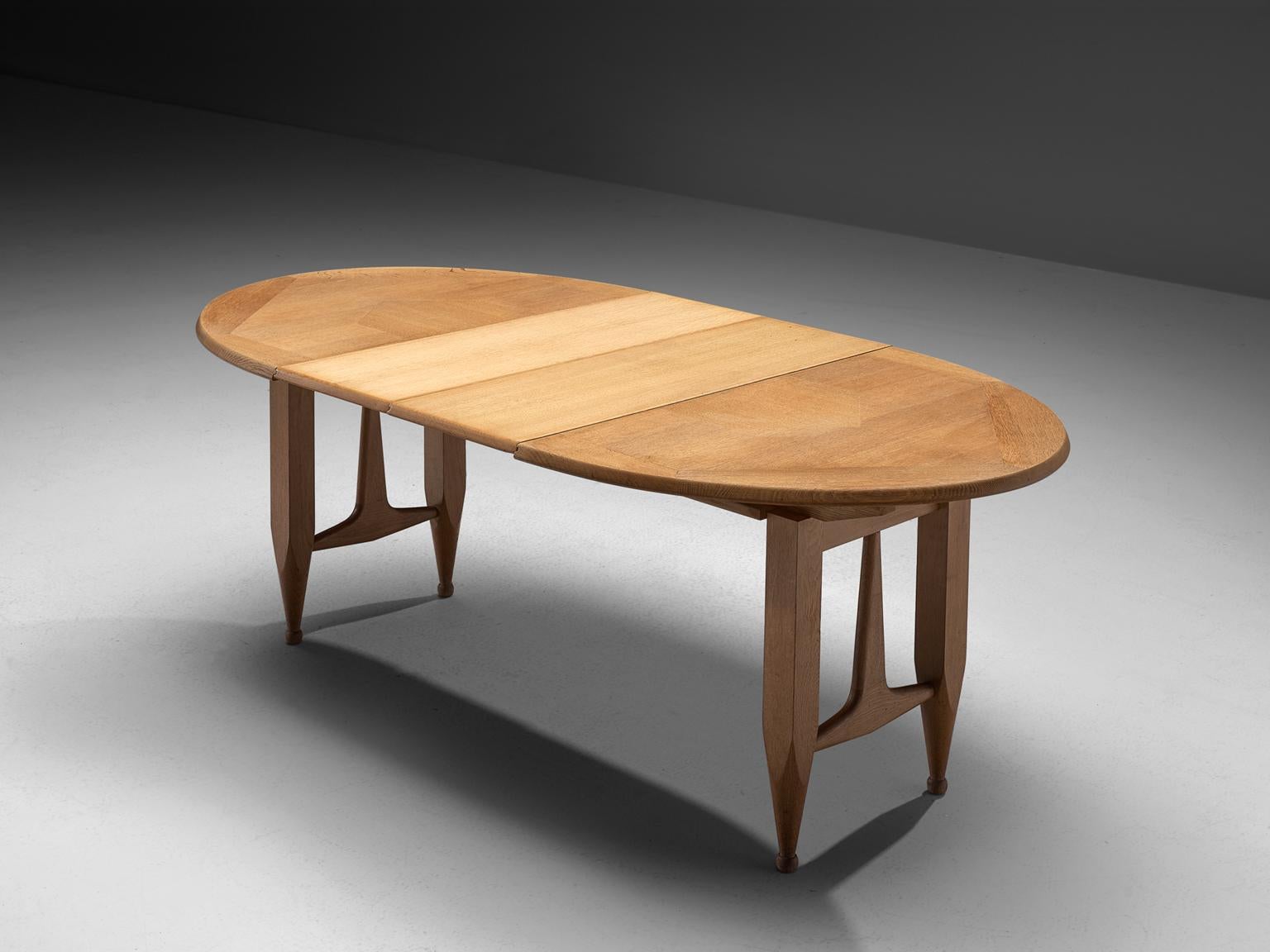 Guillerme et Chambron Extendable Dining Table in Solid Oak (Eichenholz)