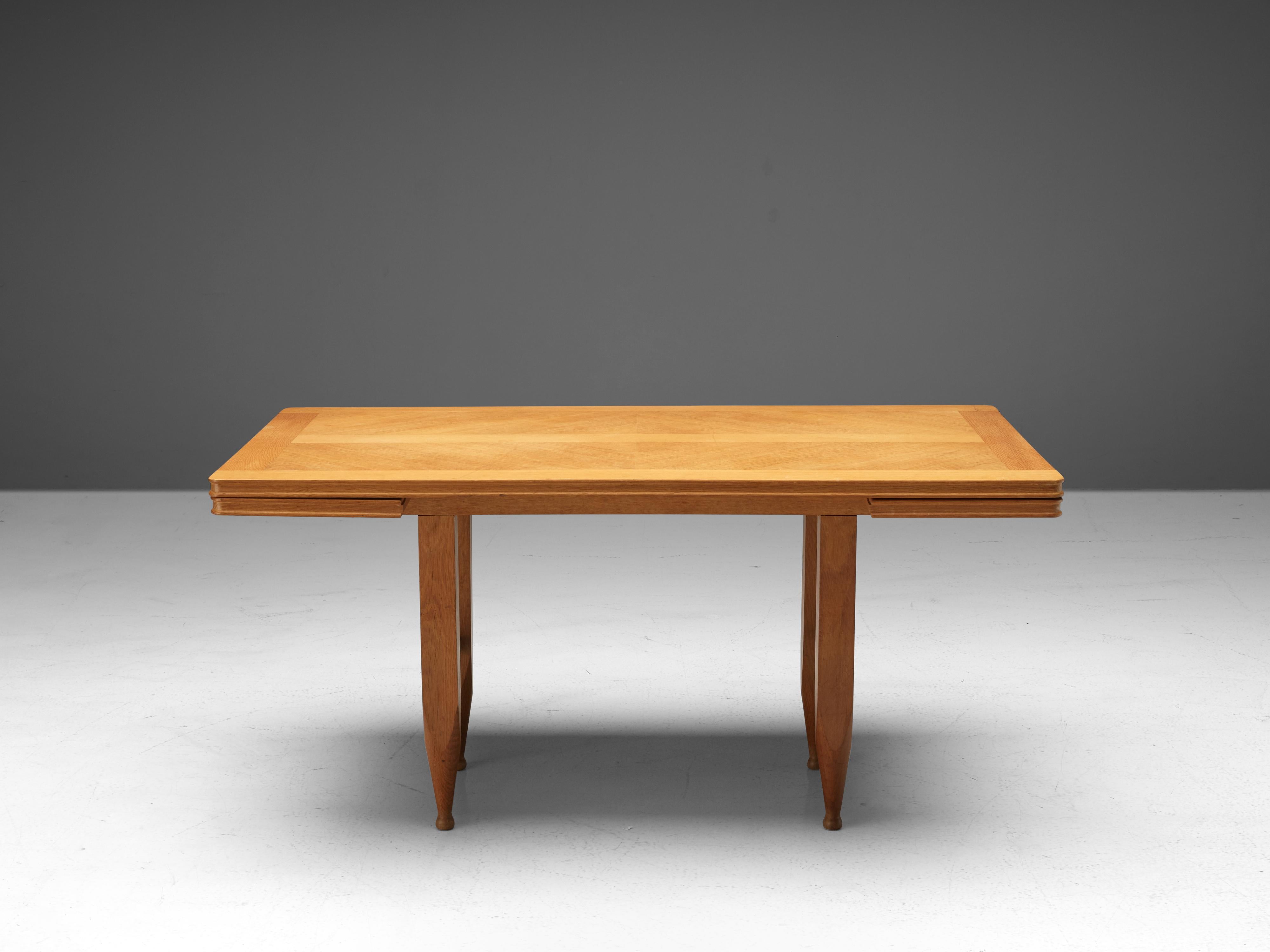 Guillerme & Chambron Extendable Dining Table in Solid Oak For Sale 1