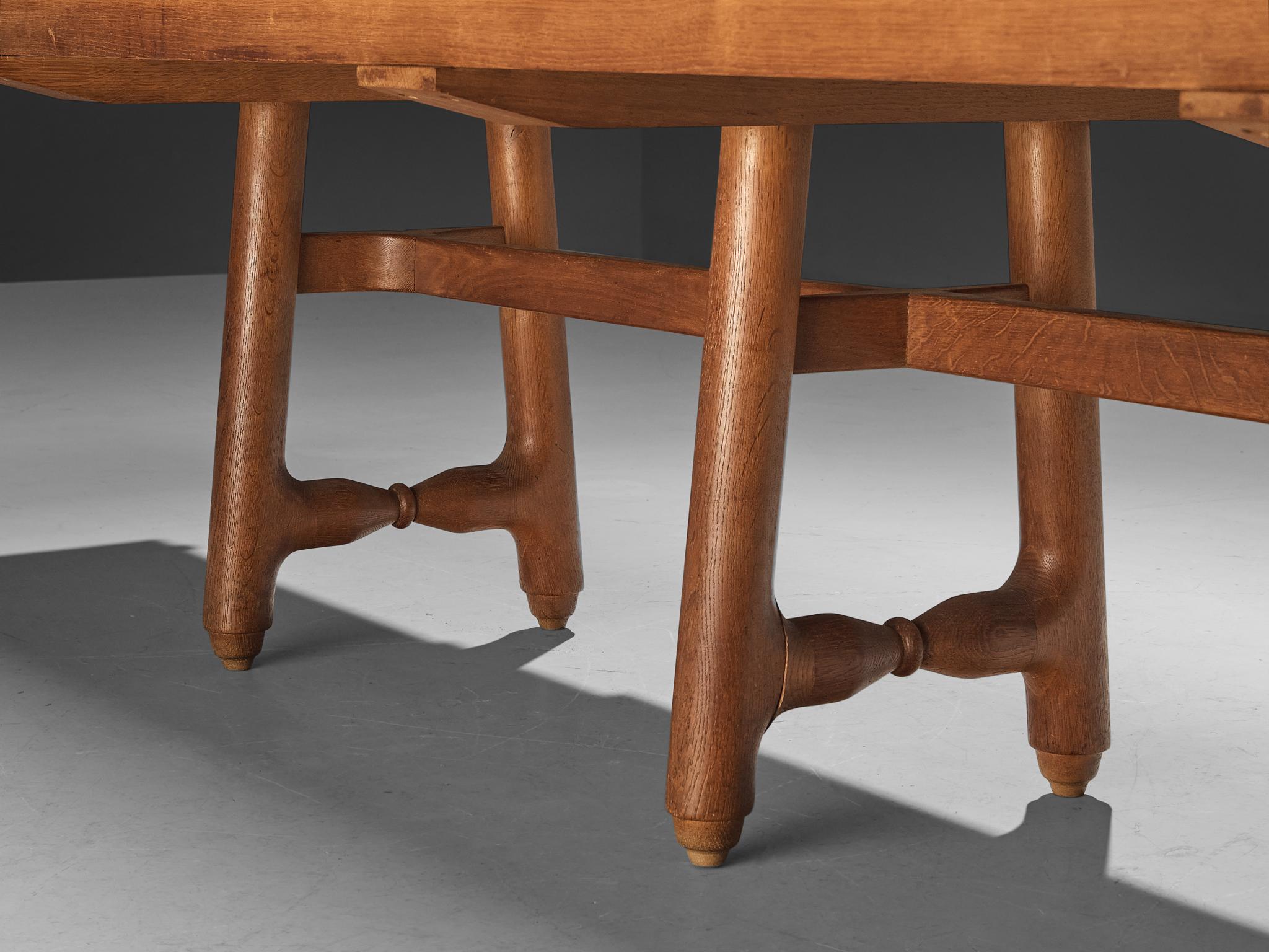 Guillerme & Chambron Extendable 'Gustave' Dining Table in Oak 5
