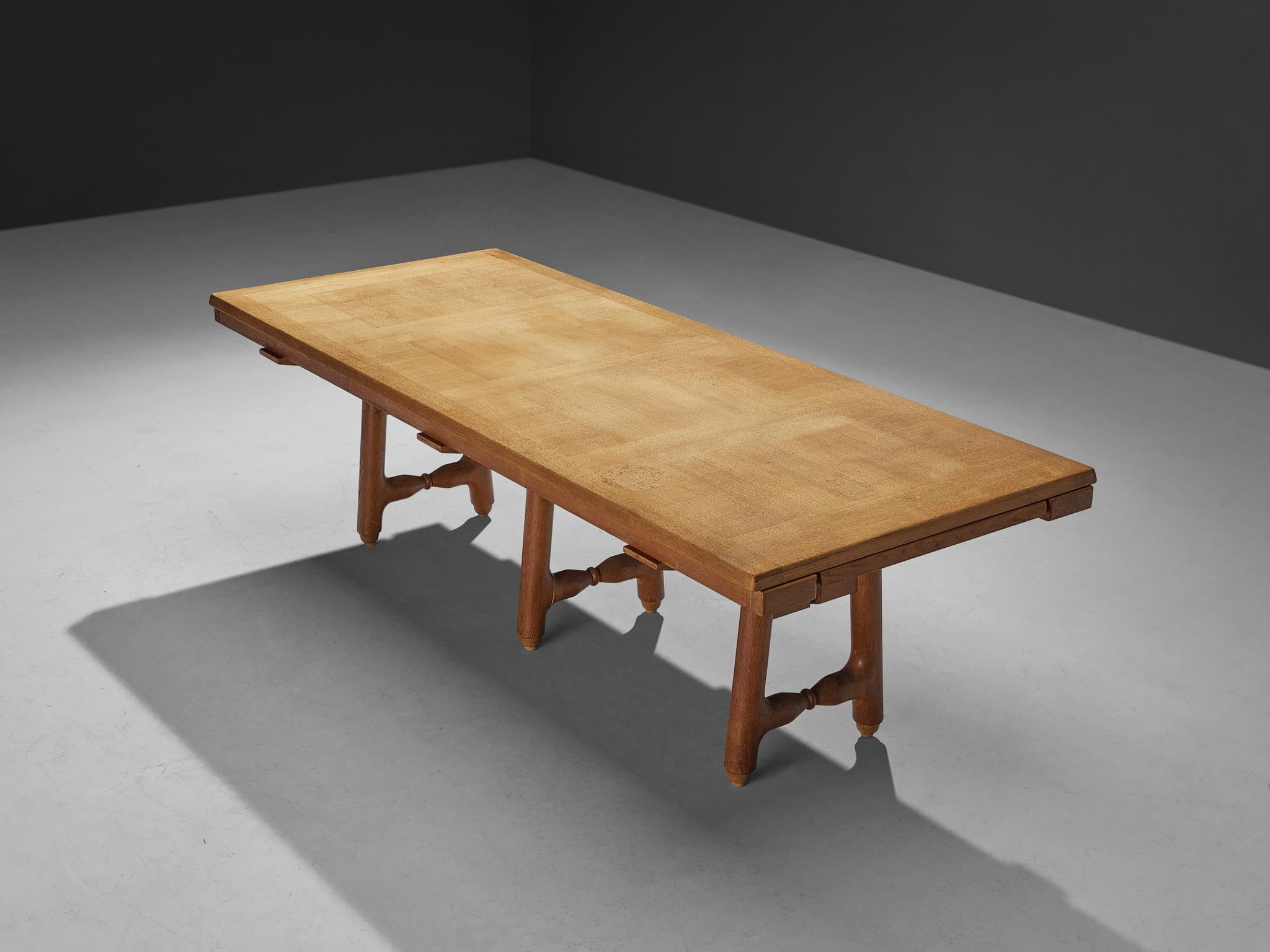 Guillerme & Chambron Extendable 'Gustave' Dining Table in Oak 6