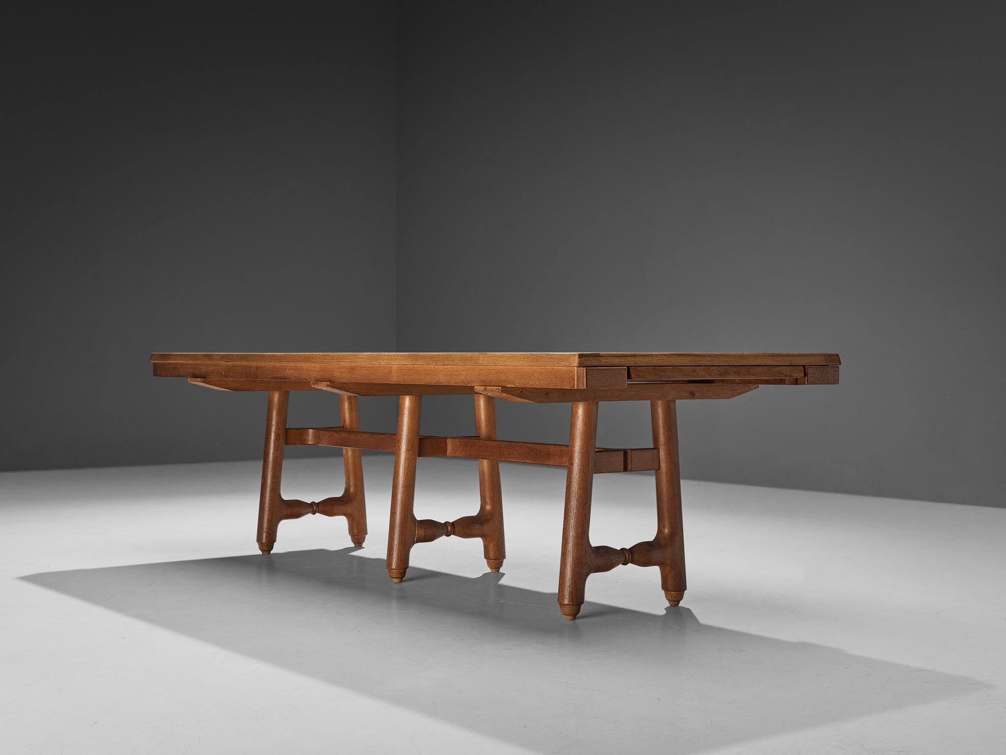 Late 20th Century Guillerme & Chambron Extendable 'Gustave' Dining Table in Oak