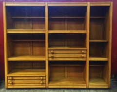 GUILLERME et CHAMBRON for "Votre Maison". Rare light oak display bookcase 1970