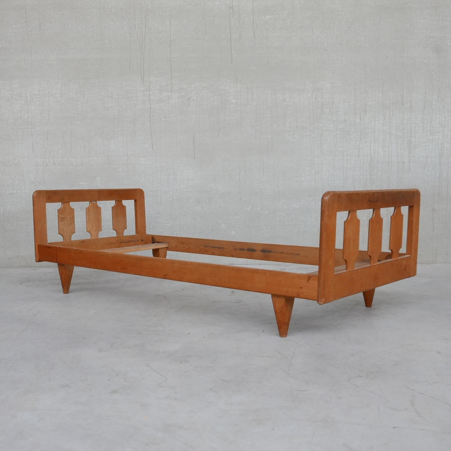Guillerme et Chambron French Midcentury Oak Daybed '2' For Sale 2