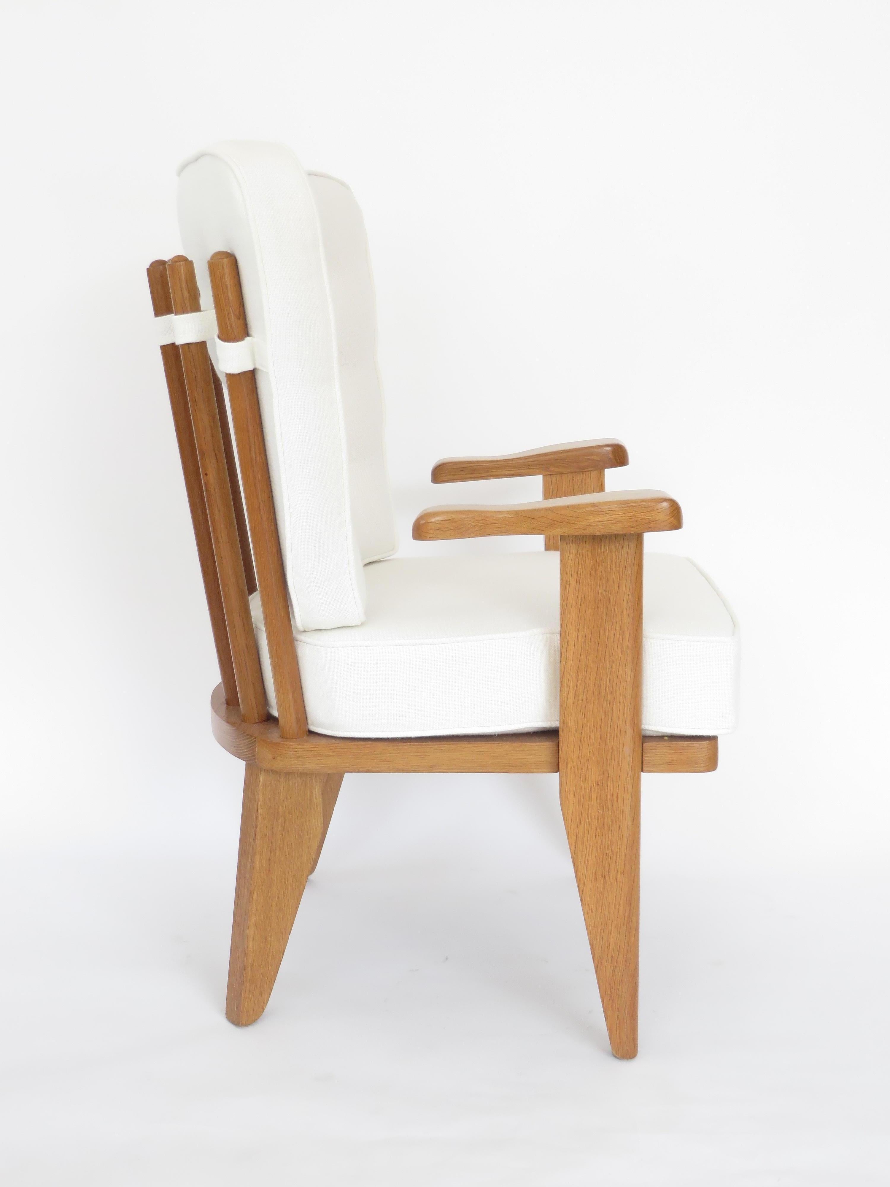 This sculptural French lounge chair is designed by Guillerme et Chambron for Votre Maison. 
They are known for their high quality solid oak furniture. 
This comfortable armchair has an interesting open construction, similar to the grand and petit