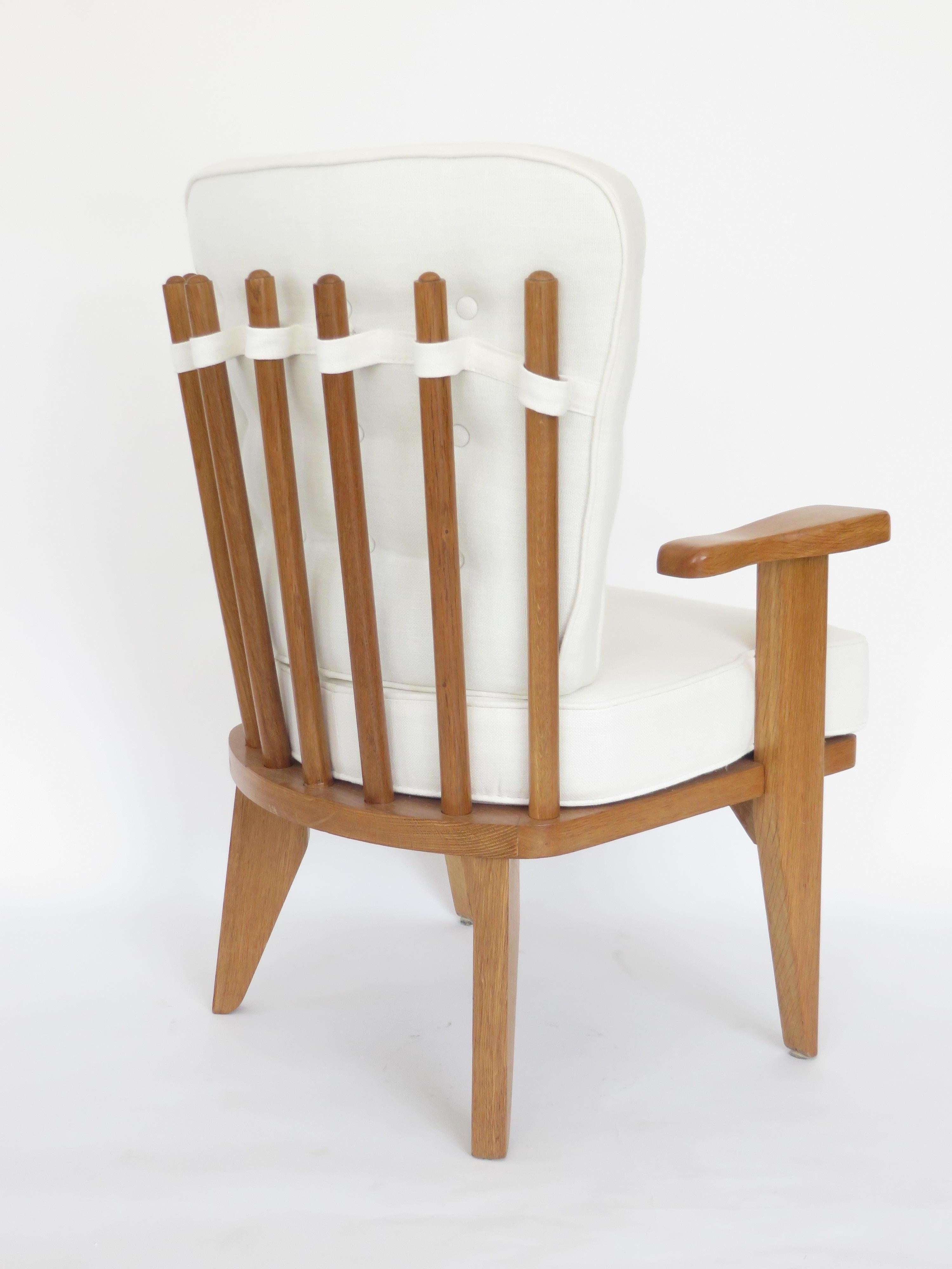 Mid-Century Modern Guillerme et Chambron French Natural Oak and White Linen Lounge or Side Chair