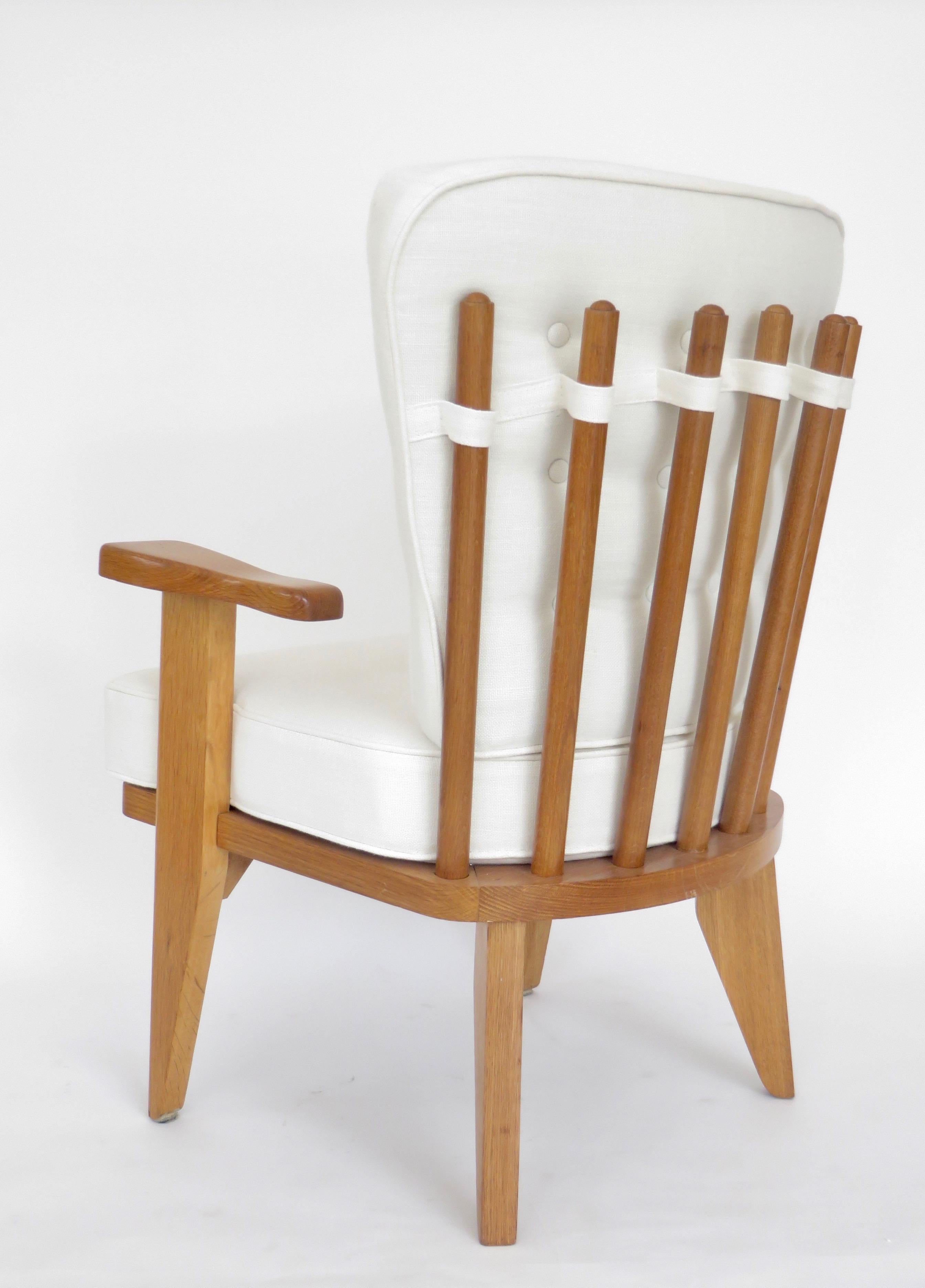 Mid-20th Century Guillerme et Chambron French Natural Oak and White Linen Lounge or Side Chair