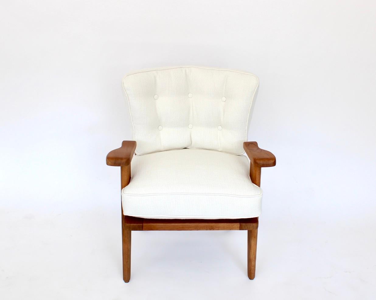 Guillerme et Chambron French Natural Oak and White Textured Linen Side Chairs In Good Condition For Sale In Chicago, IL