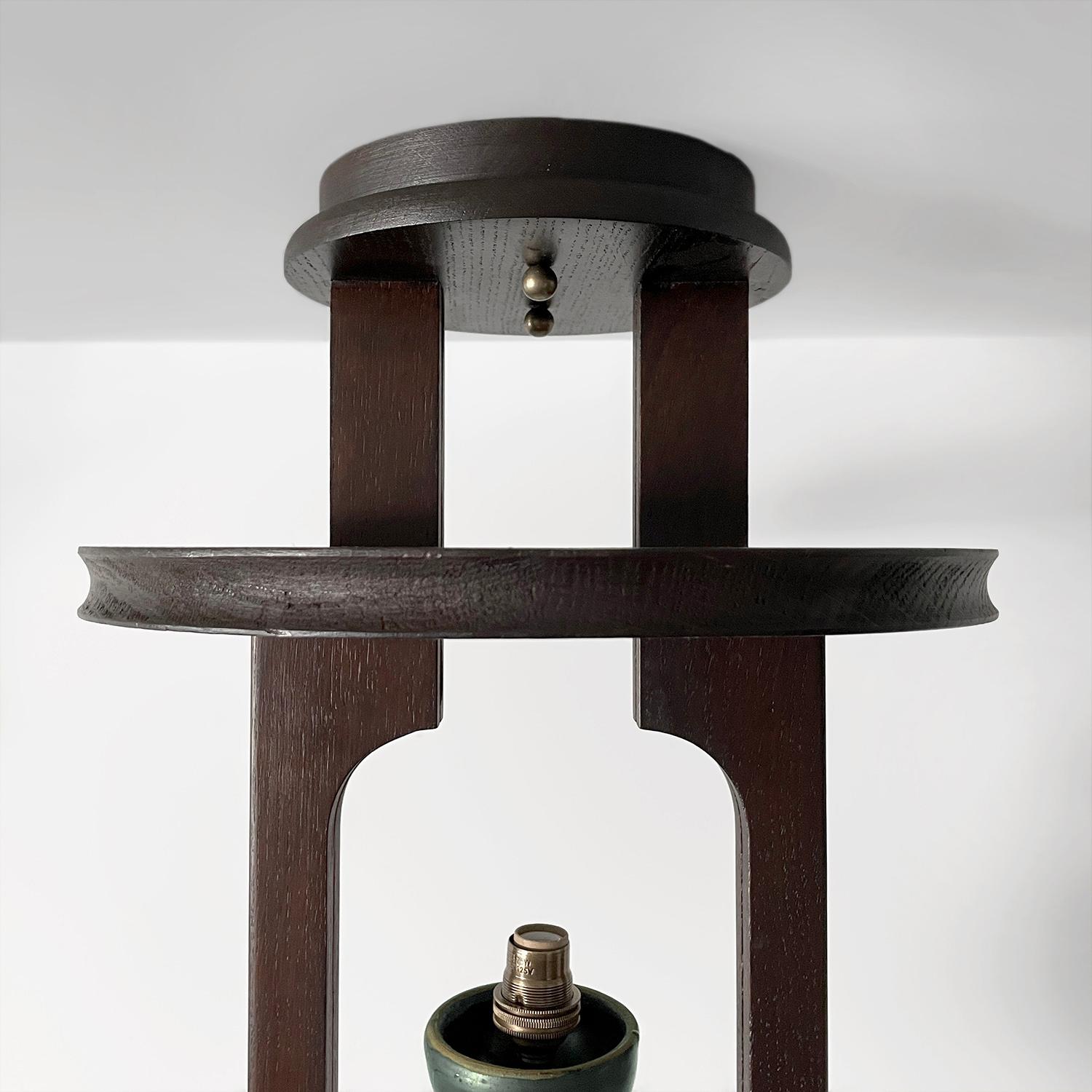 Francese Guillerme et Chambron, lampada a sospensione in Oak francese e ceramica in vendita