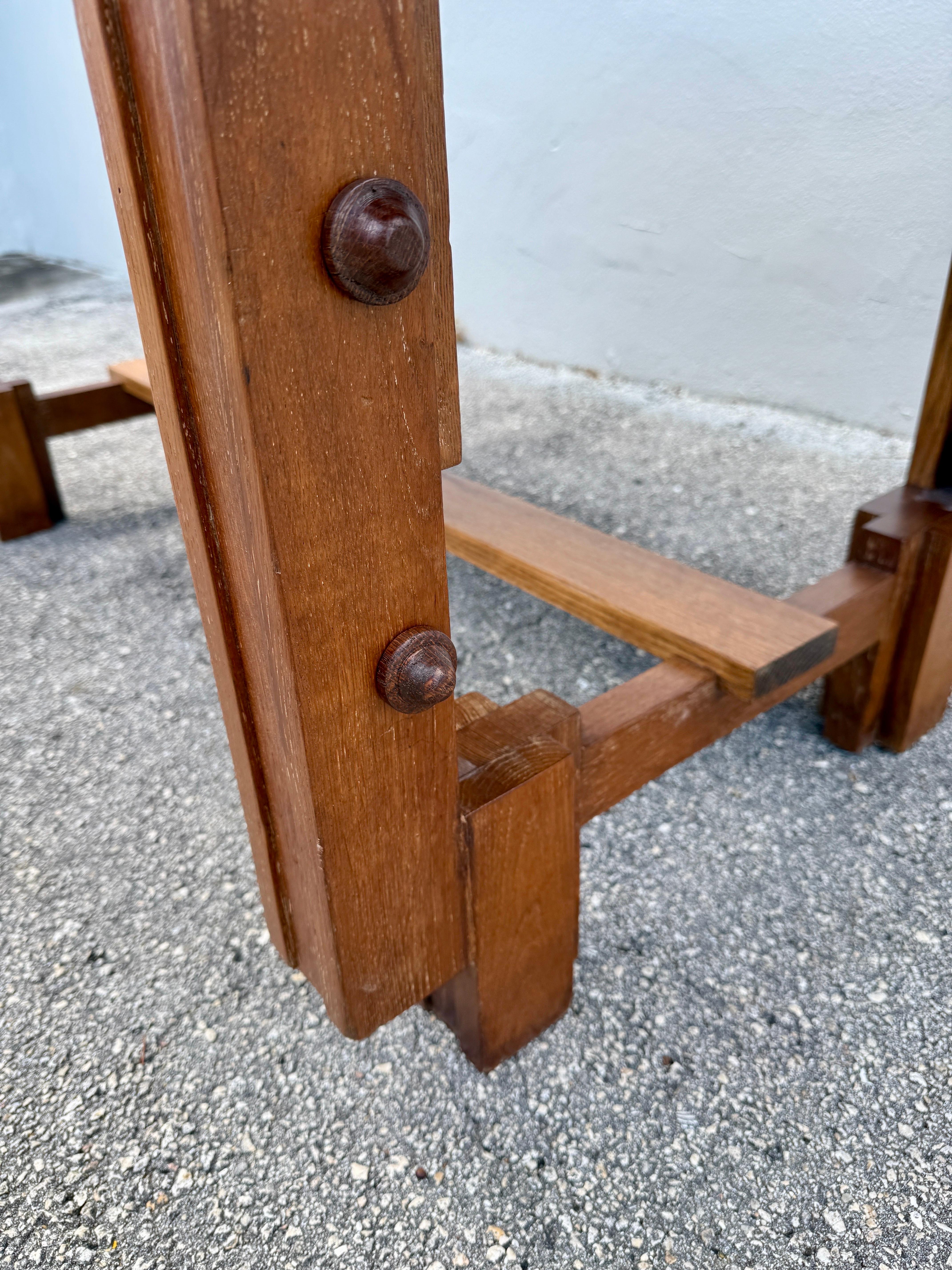 Guillerme et Chambron Französischer Eichenschreibtisch/ niedriger Tisch (Parkettarbeit) im Angebot
