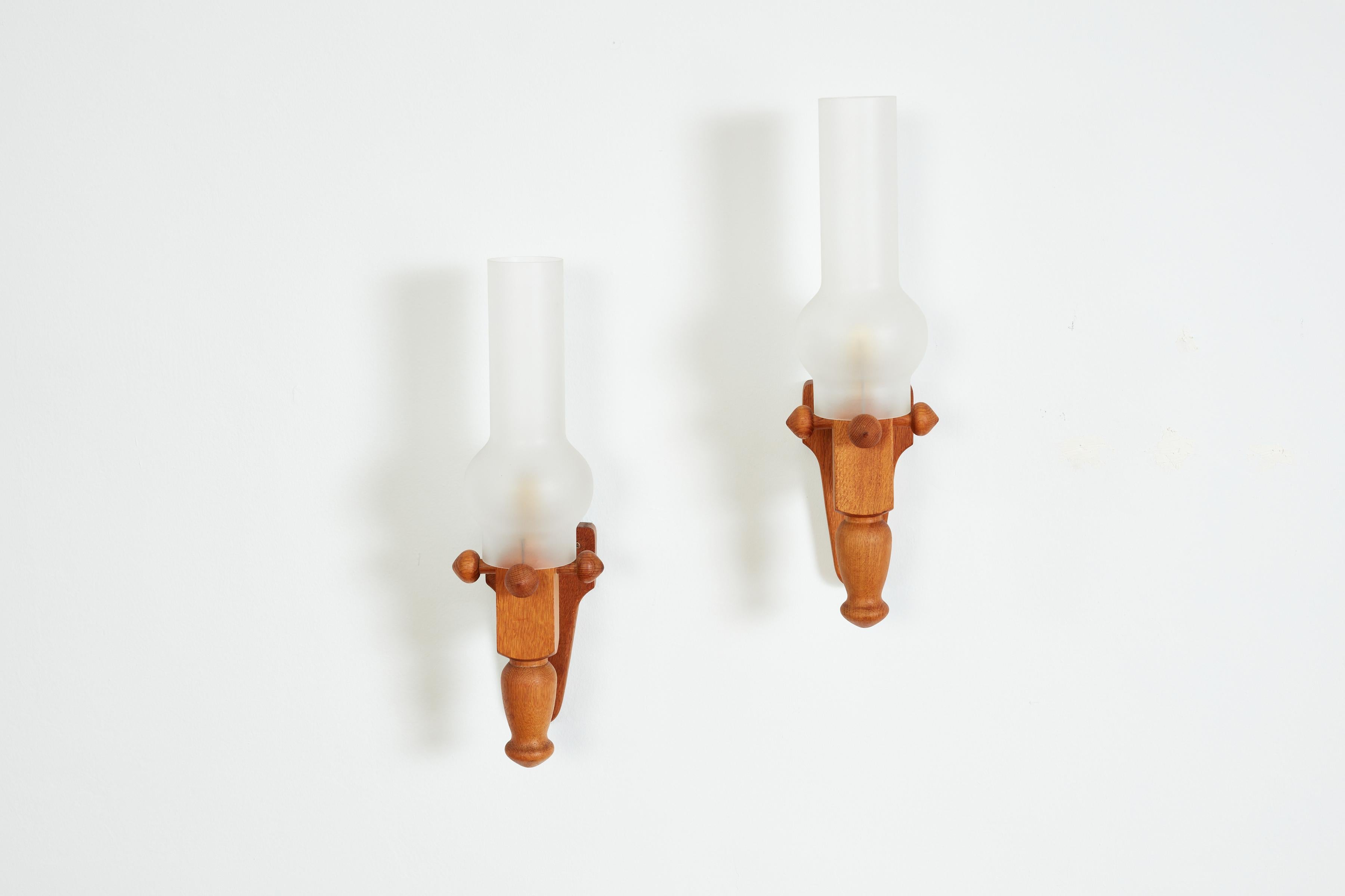 Guillerme et Chambron Glass Sconces In Good Condition For Sale In Beverly Hills, CA