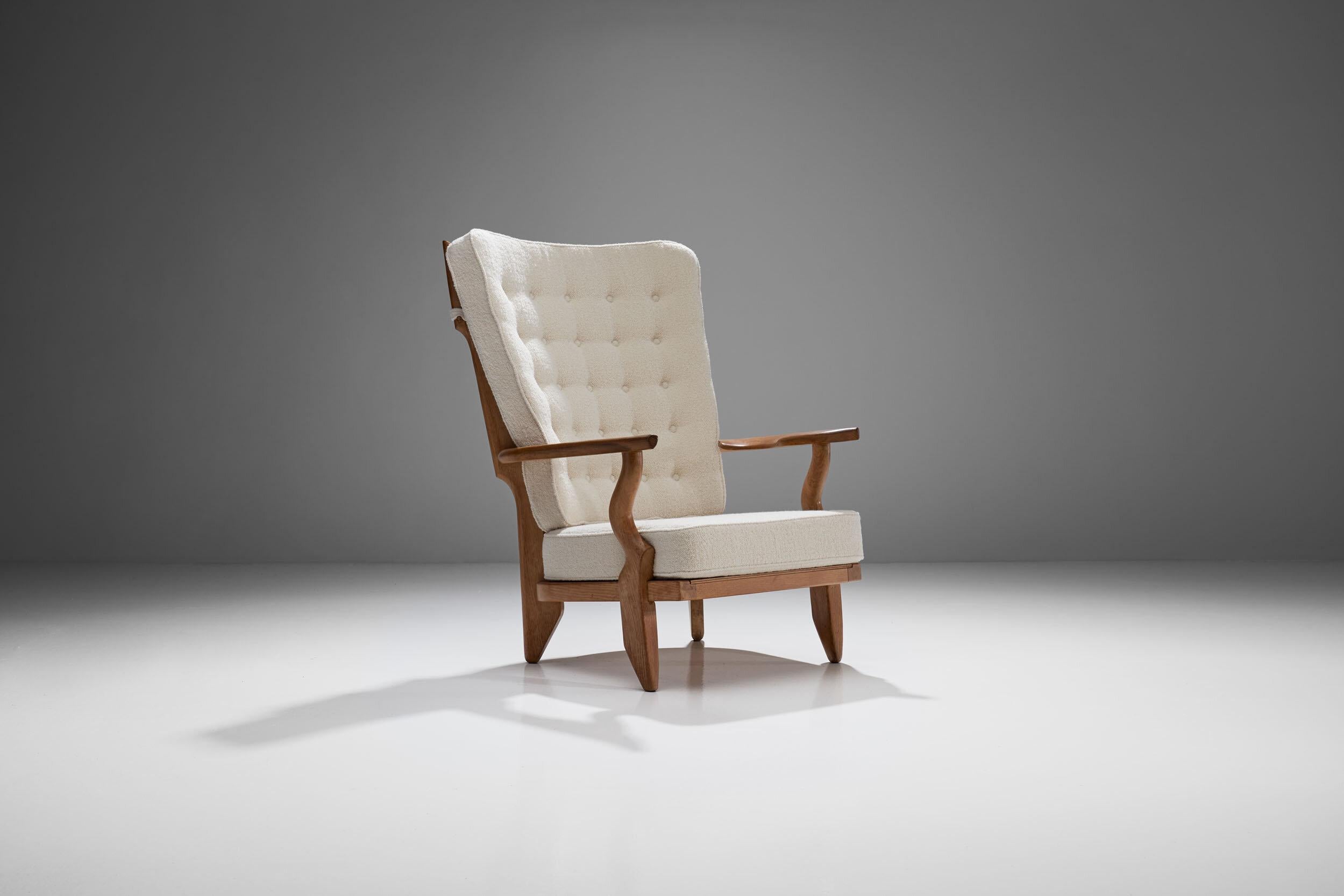 Guillerme et Chambron “Grand Repos” lounge chair, France, 1950s.

This Guillerme et Chambron ‘Grand Repos’ lounge chair displays a beautiful contrast between the light wooden oak frame and the elegant light fabric of the cushions. With a solid