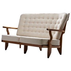 Guillerme et Chambron „“Grand Repos“ Sofa aus hochwertigem Boucl-Stoff, Frankreich, 1950er Jahre