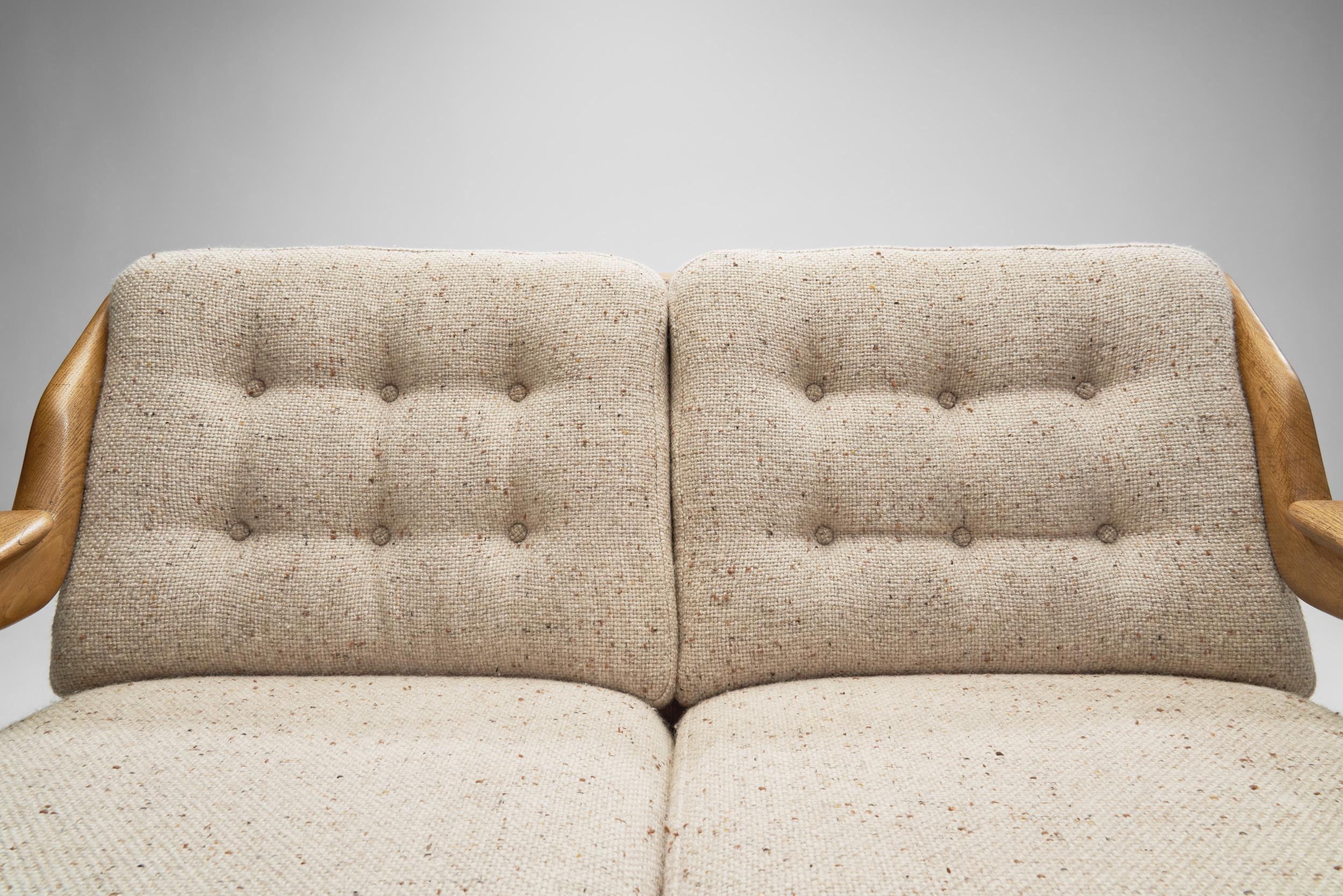 Guillerme et Chambron Grégoire Oak Settee für Votre Maison, Frankreich 1960s (Stoff) im Angebot