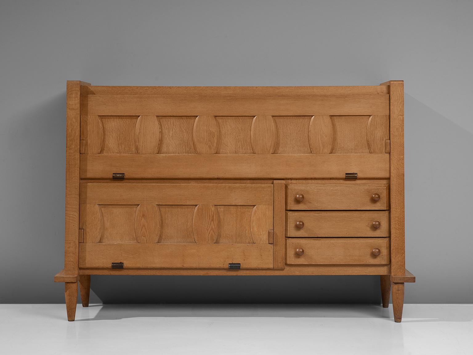 Guillerme et Chambron for Votre Maison, sideboard, solid oak, France, 1960s

This characteristic sideboard in solid oak is designed by the French designer duo Jacques Chambron (1914-2001) and Robert Guillerme (1913-1990). It holds one large