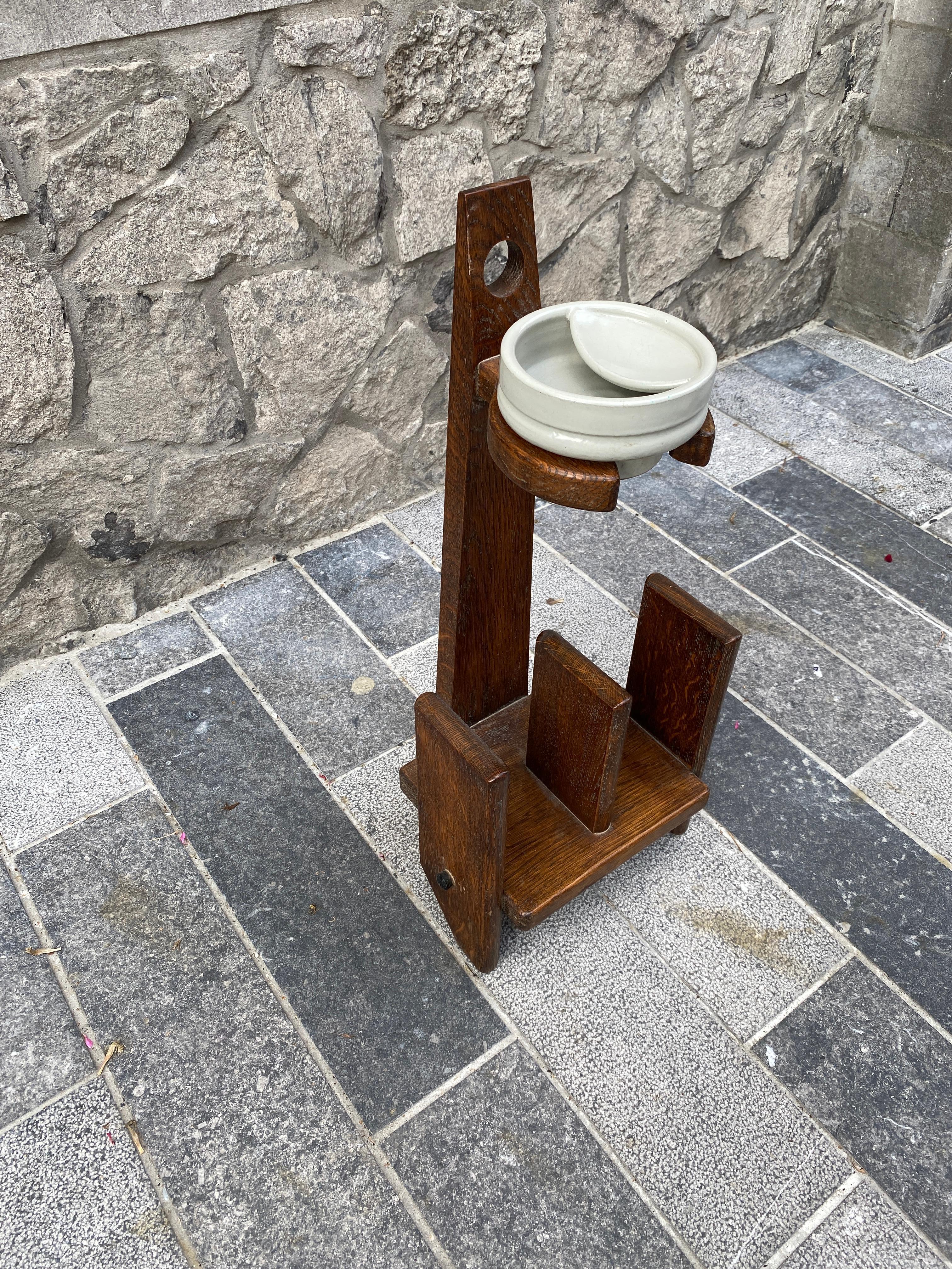 Guillerme et Chambron magazine rack with Boleslaw Danikowski ceramic ashtray, circa 1950.