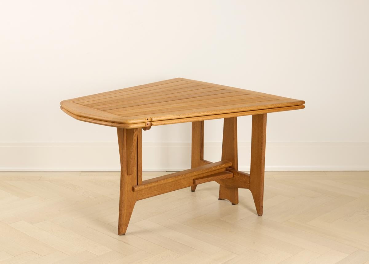 Mid-Century Modern Guillerme et Chambron, Mid-century Extendable Oak Dining Table, France, 1950 For Sale