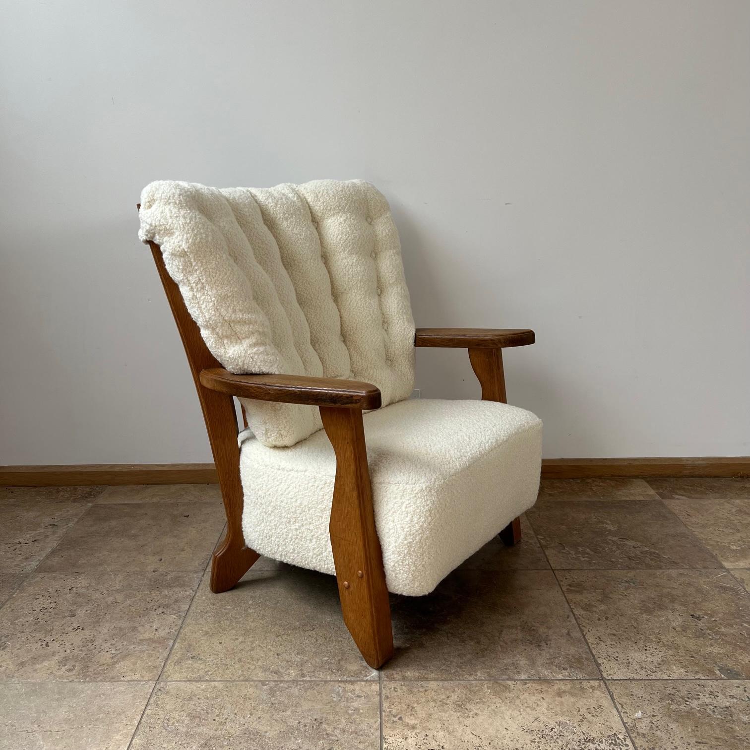 Guillerme et Chambron Mid-Century French Oak Armchair In Good Condition For Sale In London, GB
