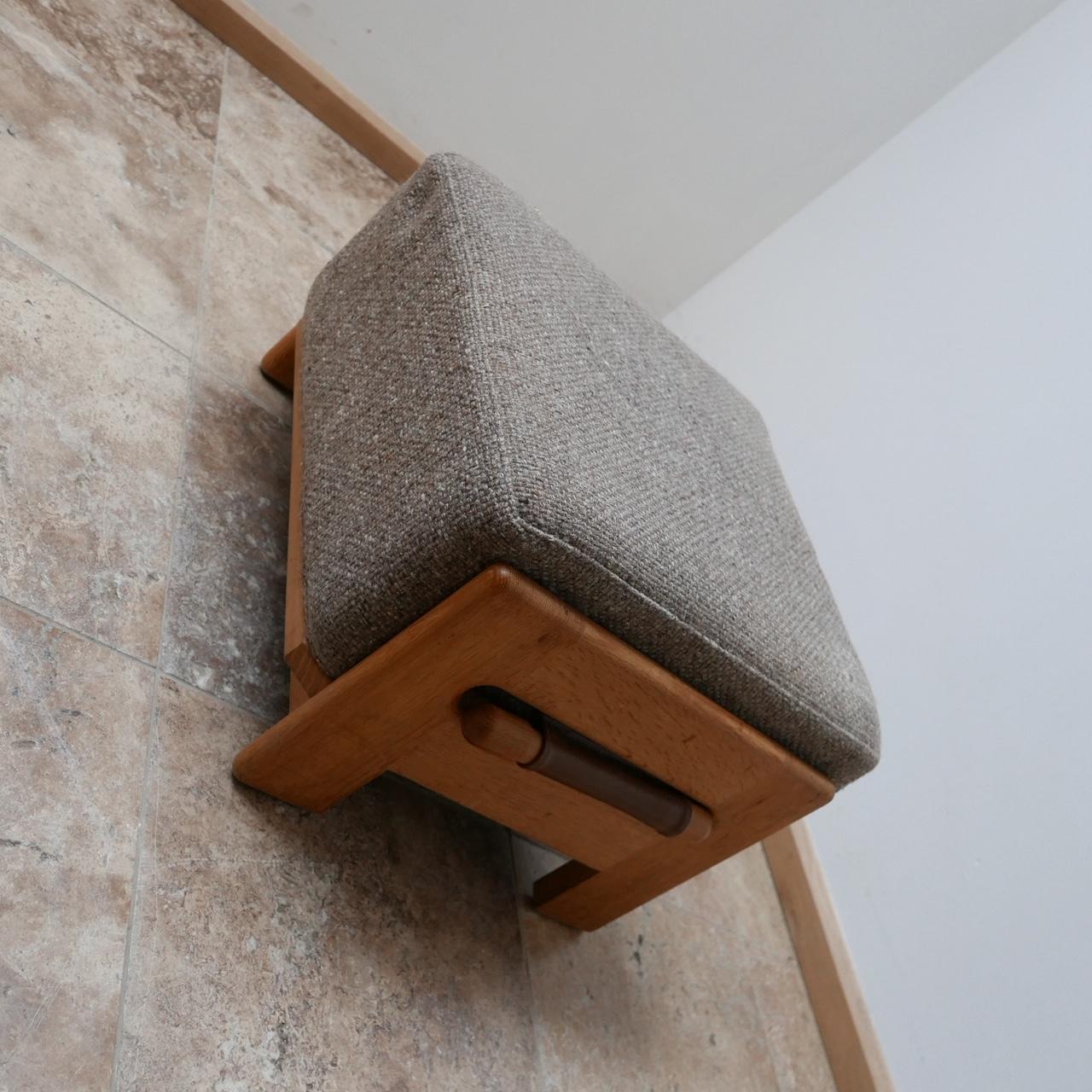 Guillerme et Chambron Midcentury Oak Denis Footstool/Pouffe In Excellent Condition In London, GB