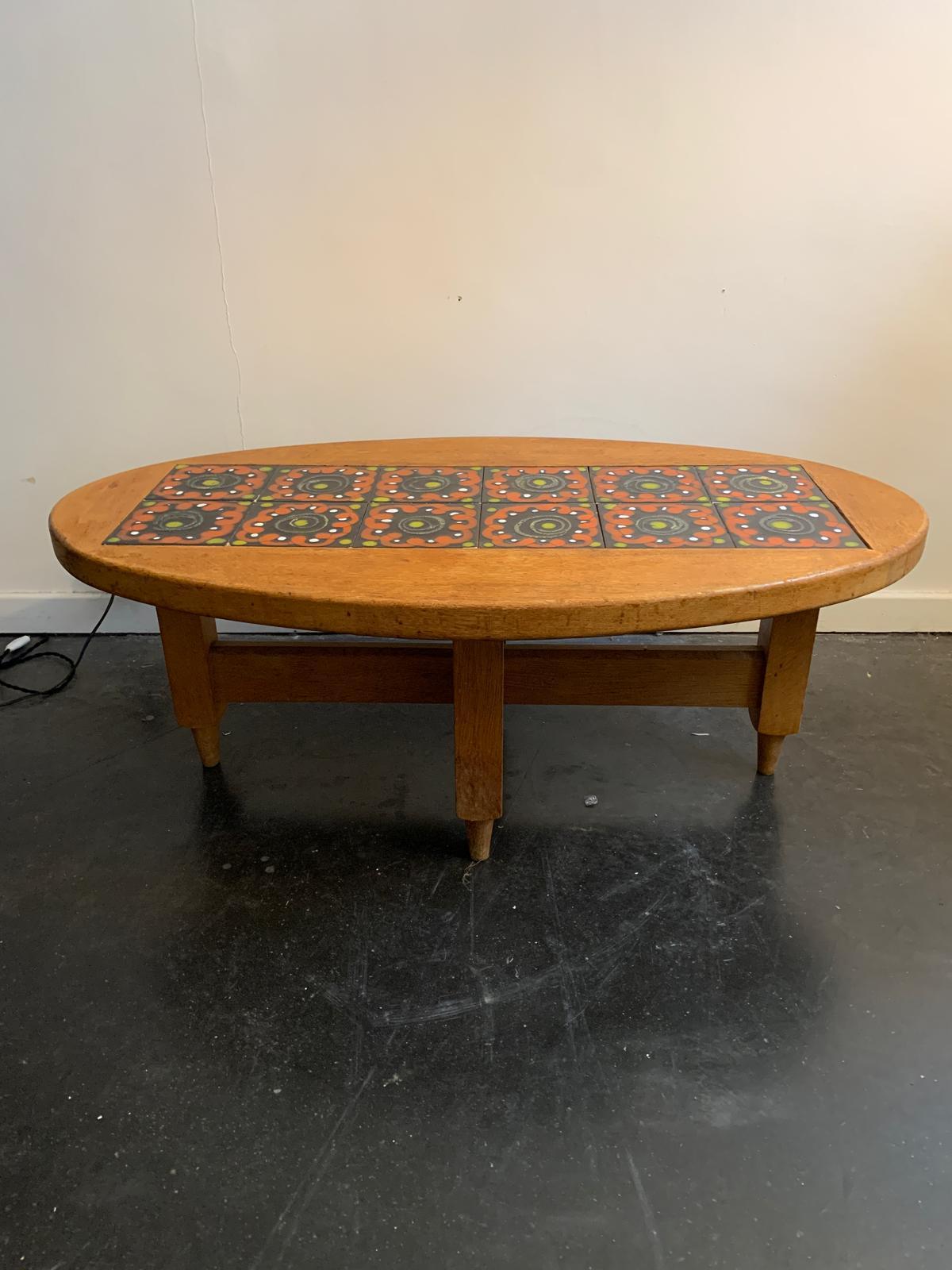 Français Table basse en chêne et céramique Guillerme et Chambron en vente