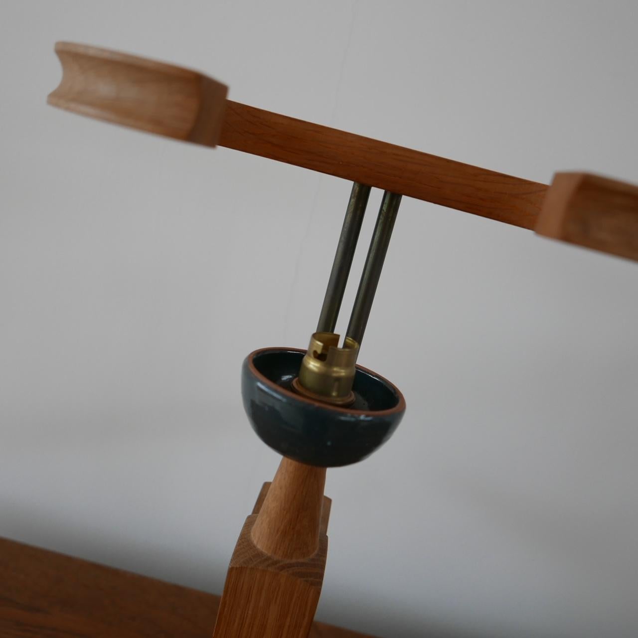 Lampes de table du milieu du siècle dernier Guillerme et Chambron en chêne et céramique (3 disponibles) Bon état - En vente à London, GB
