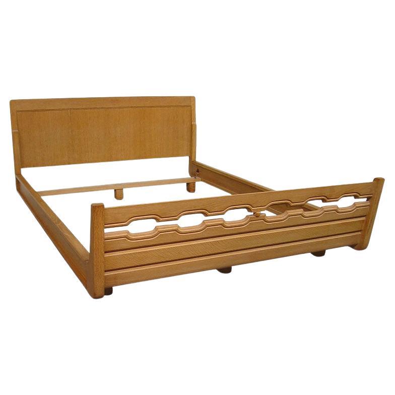 Guillerme et Chambron, Armazón de cama de roble hacia 1970, Edición Votre Maison