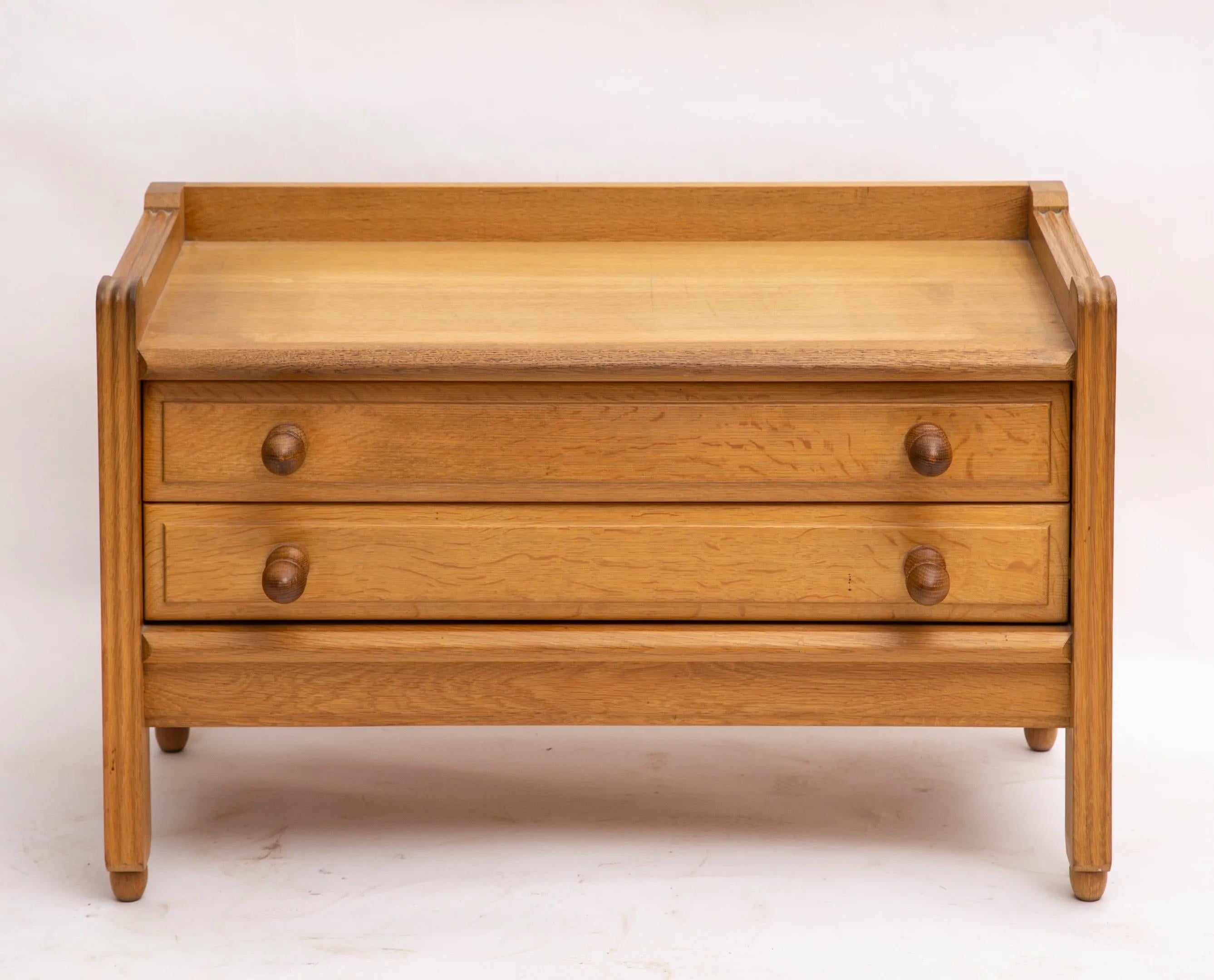 Guillerme et Chambron, oak chest of drawers. Edition Votre Maison.
Opening with 2 drawers circa 1975.
 