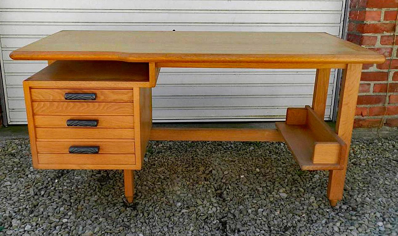 Mid-Century Modern Guillerme et Chambron, Bureau en Oak, Edition Votre Maison, circa 1960 en vente