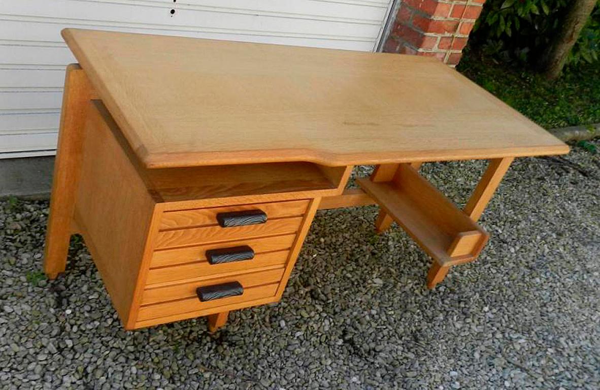 Guillerme et Chambron, Bureau en Oak, Edition Votre Maison, circa 1960 Bon état - En vente à Mouscron, WHT