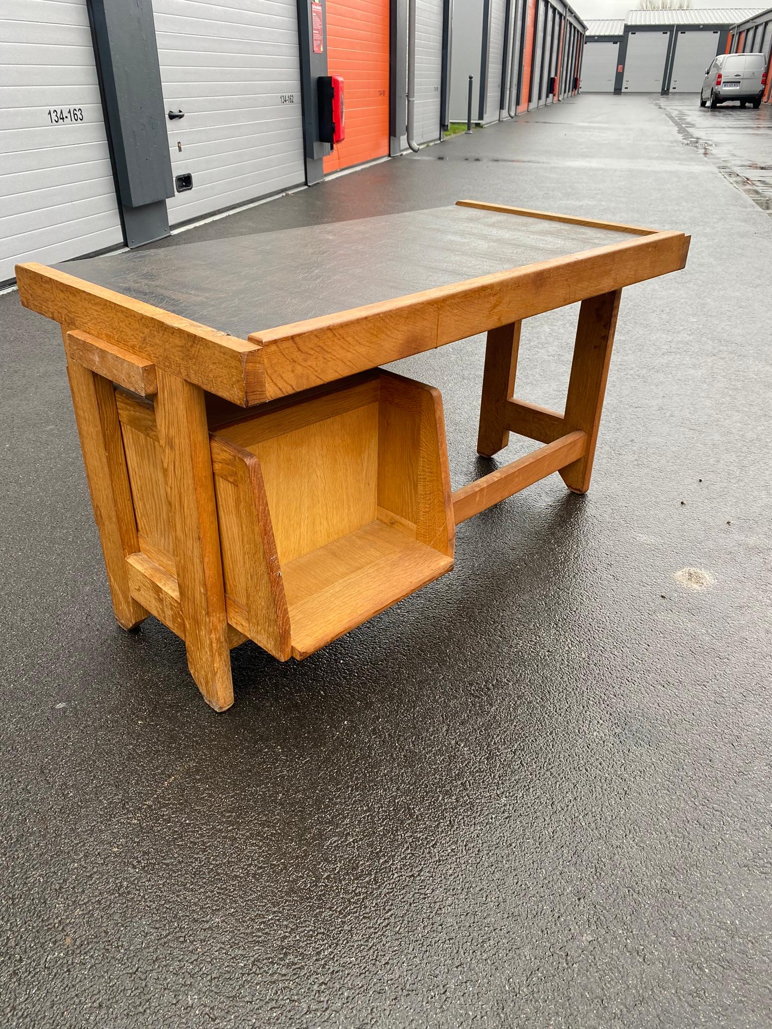 Bureau en chêne Guillerme et Chambron  Édition Votre Maison, circa 1970 en vente 5