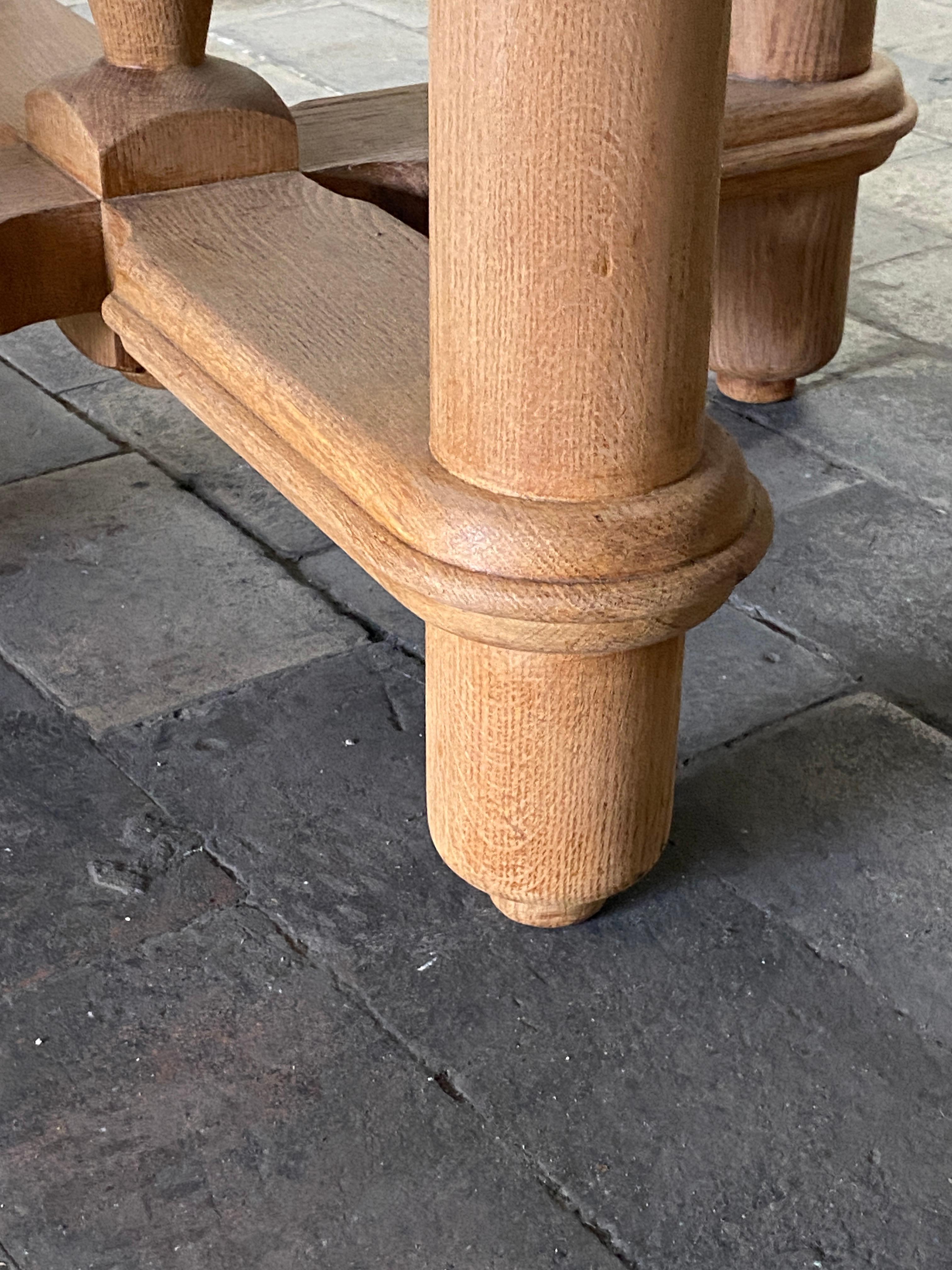 Guillerme et Chambron  Table de salle à manger en Oak Victorine, Edition Votre Maison en vente 3