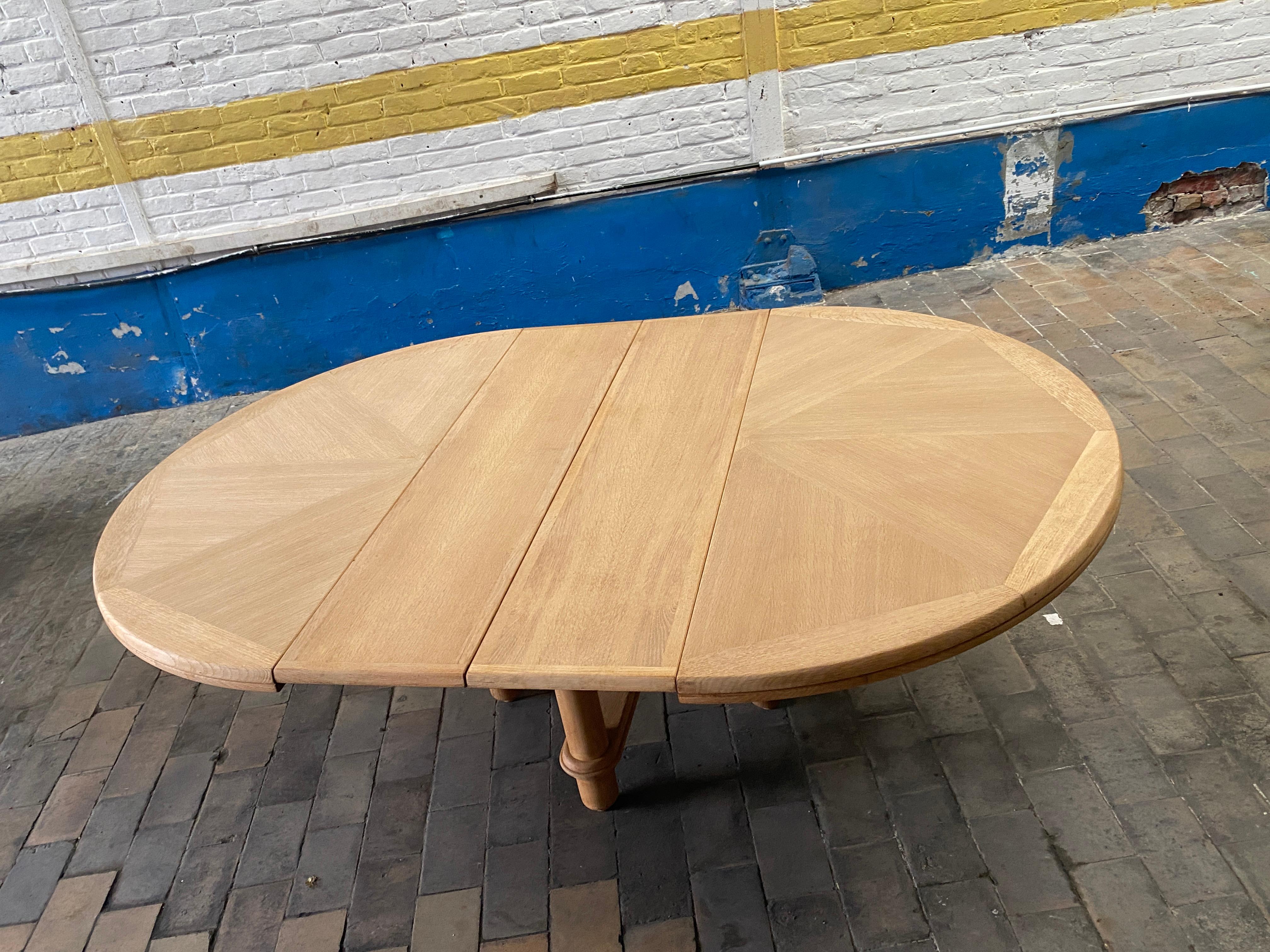 20ième siècle Guillerme et Chambron  Table de salle à manger en Oak Victorine, Edition Votre Maison en vente